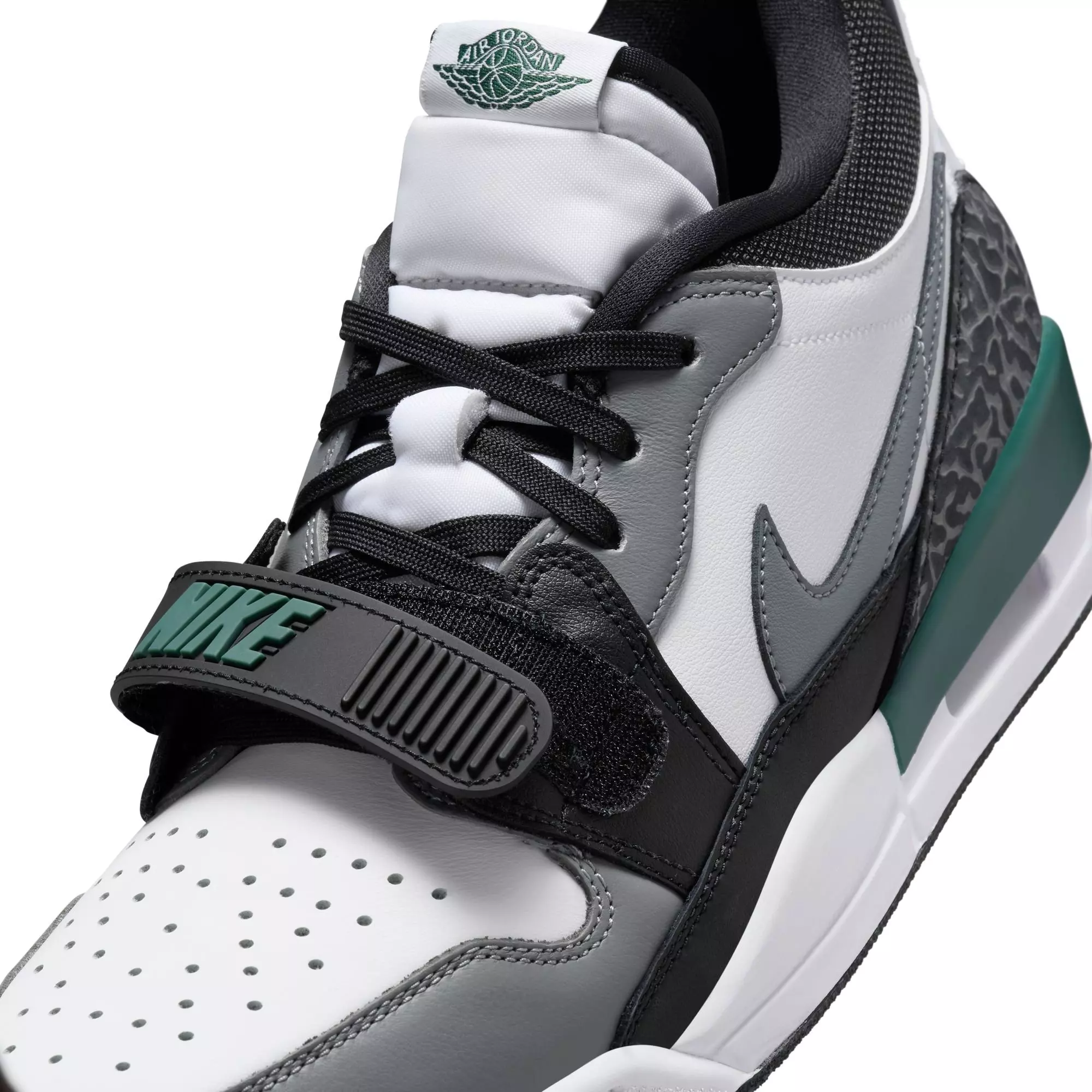 Jordan Legacy 312 Low "Oxidized Green" Men's Shoe - WHITE/OXIDIZED GREEN/BLACK