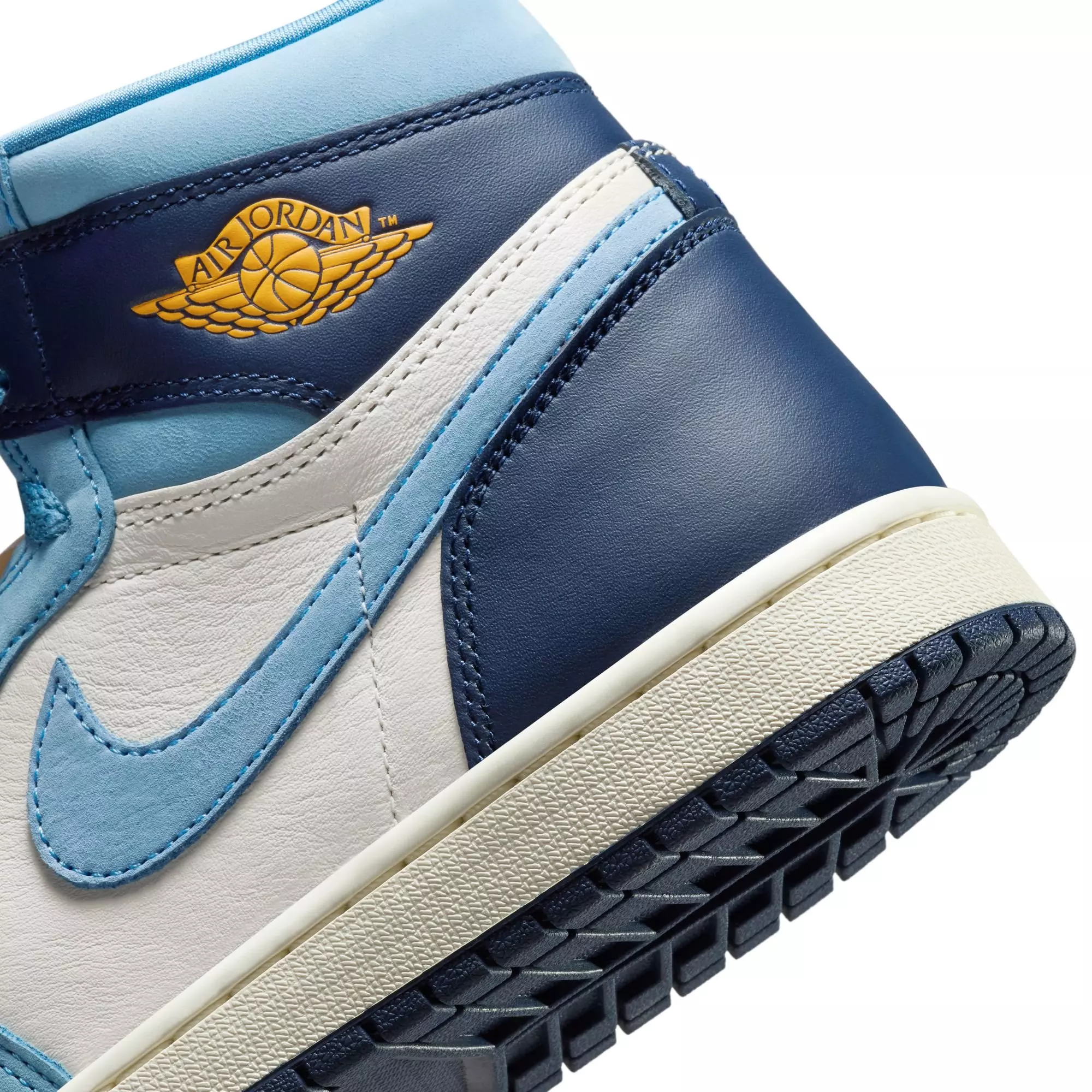 Jordan 1 Retro High OG "First in Flight" Women's Shoe - UNIVERSITY BLUE/UNIVERSITY GOLD/SAIL