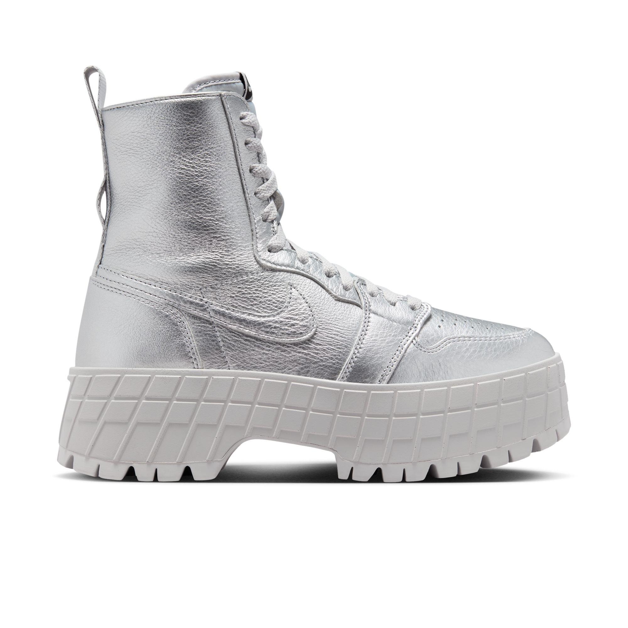 Jordan 1 Brooklyn "Metallic Silver" Women's Boot - METALLIC SILVER/NEUTRAL GREY