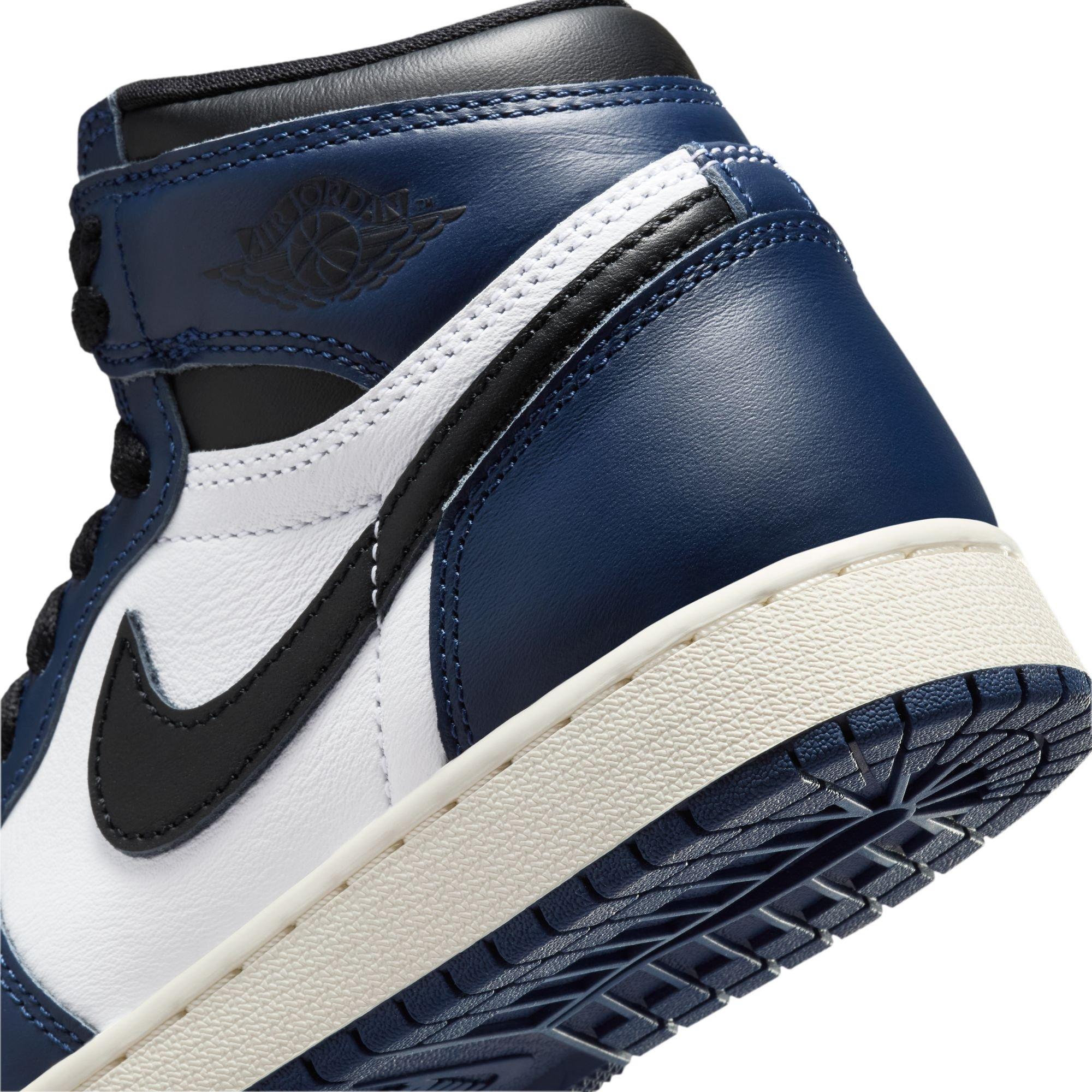 Jordan 1 Retro High OG "Midnight Navy" Grade School Kids' Shoe​