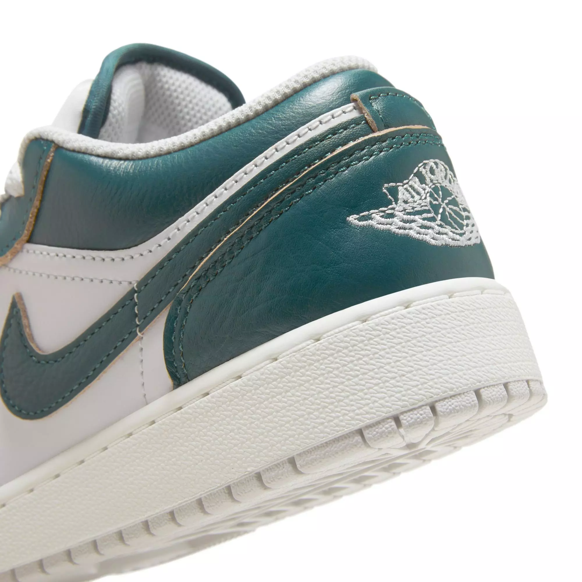 Jordan 1 Low SE "Oxidized Green/White/Sail" Grade School Boys' Shoe - GREEN/WHITE