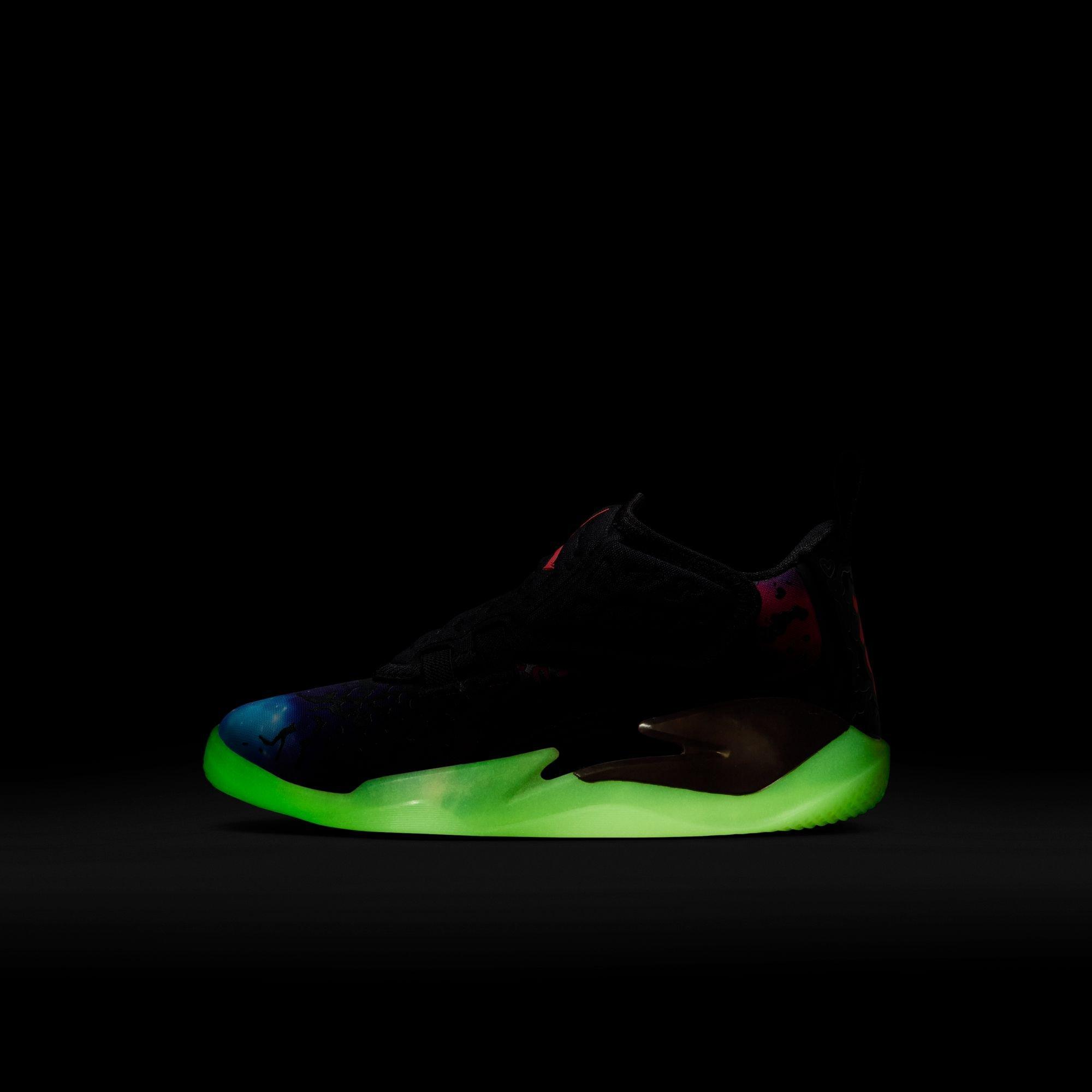 Jordan Zion 3 "Lift Off" Preschool Kids' Basketball Shoe - BLACK/SOLAR RED/VIVID PURPLE Thumbnail View 6