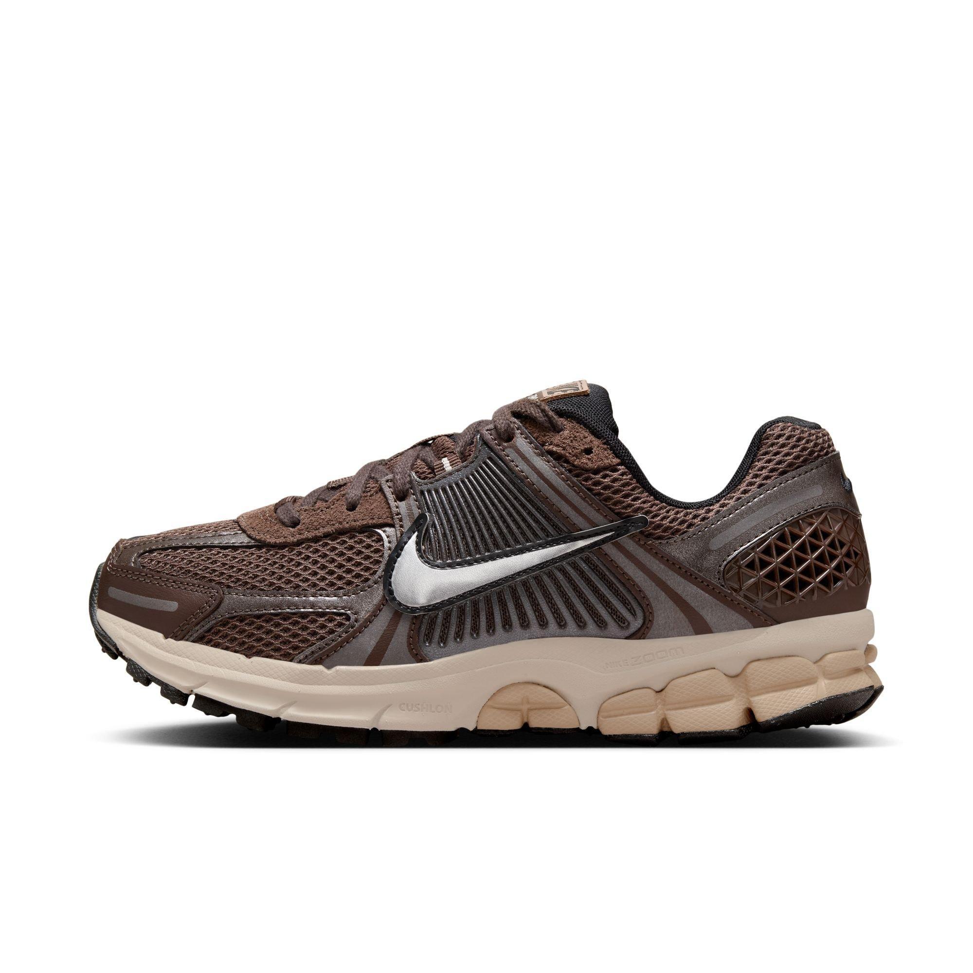 Nike Zoom Vomero 5 "Baroque Brown/Chrome/Lt Orewood Brn/Hemp" Women's Shoe - BROWN/WHITE Thumbnail View 3