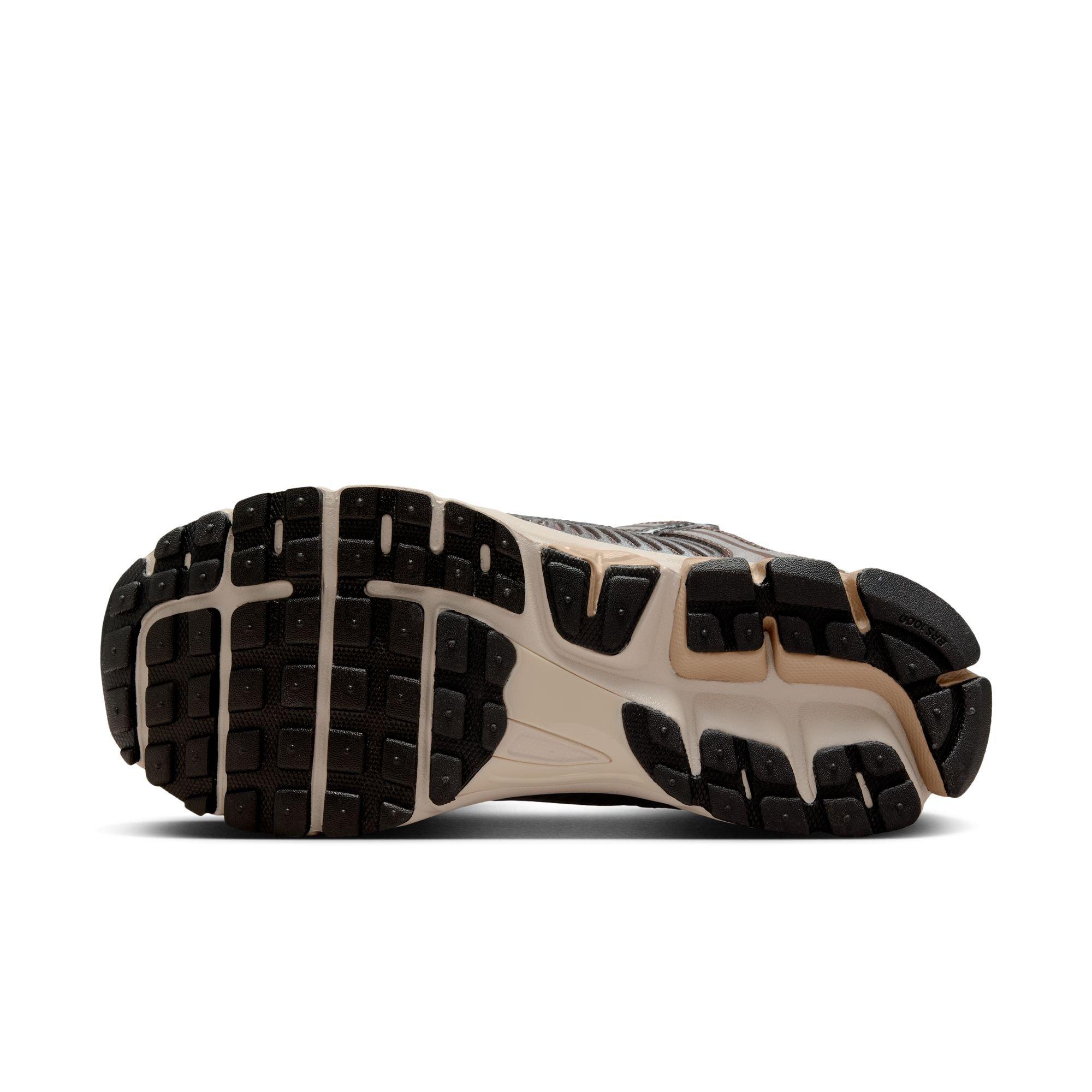 Nike Zoom Vomero 5 "Baroque Brown/Chrome/Lt Orewood Brn/Hemp" Women's Shoe - BROWN/WHITE Thumbnail View 9