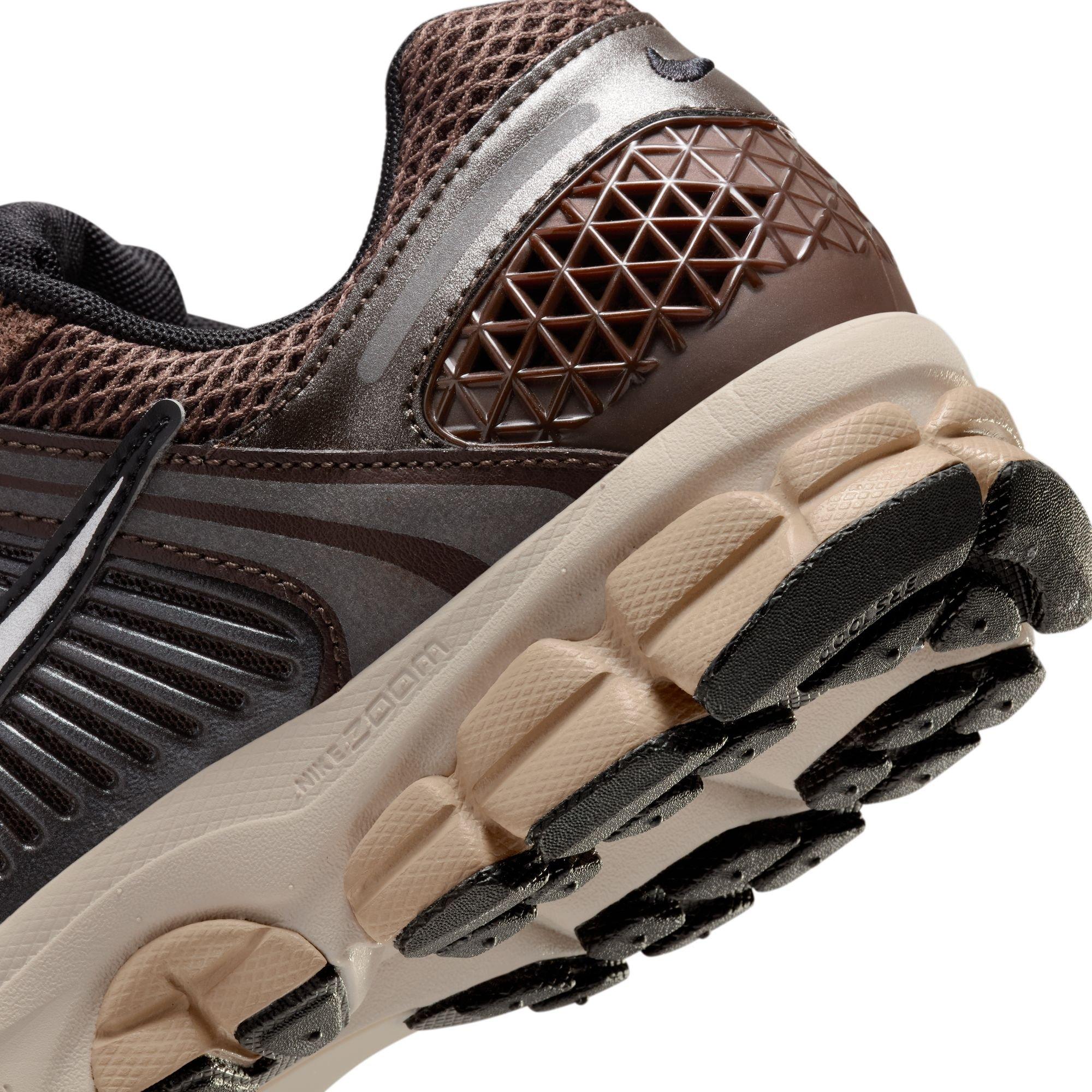 Nike Zoom Vomero 5 "Baroque Brown/Chrome/Lt Orewood Brn/Hemp" Women's Shoe - BROWN/WHITE Thumbnail View 11