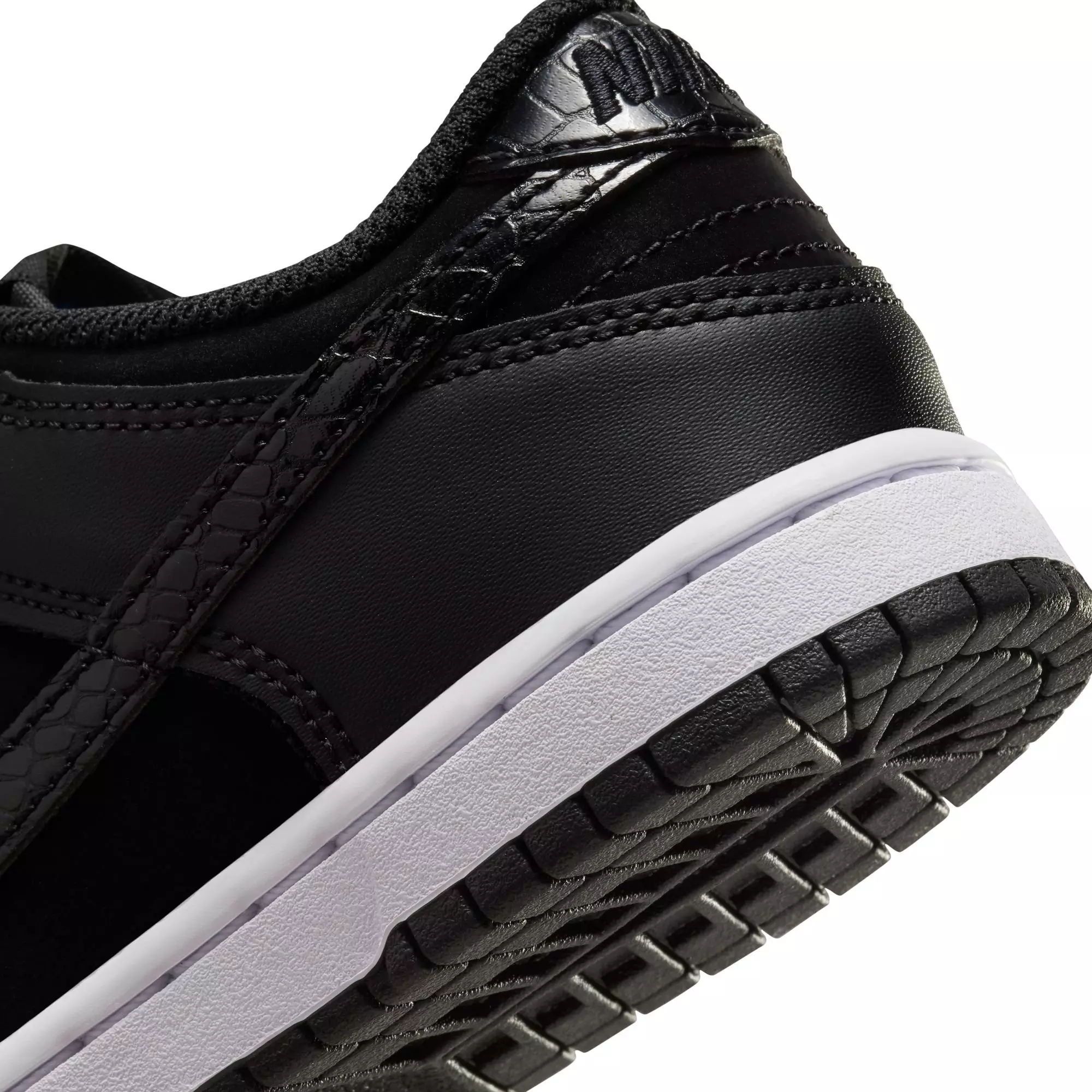 Nike Dunk Low SE "Black/White/Game Royal" Preschool Kids' Shoe - BLACK/WHITE