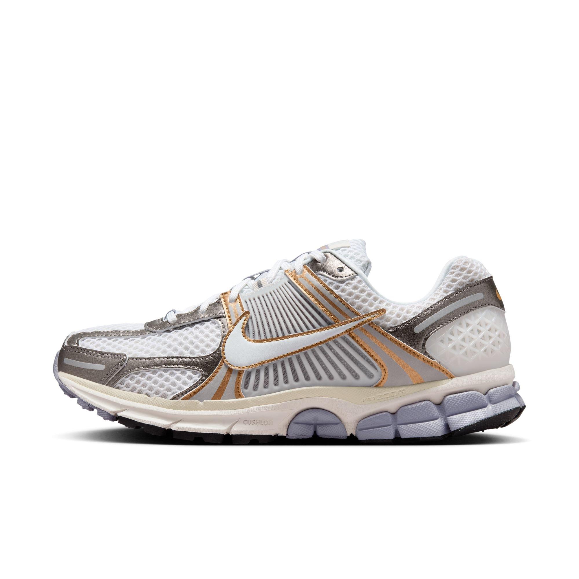 Nike Zoom Vomero 5 "Platinum Tint/White/MTLC Pewter" Men's Shoe - WHITE/BLACK/GREY Thumbnail View 3