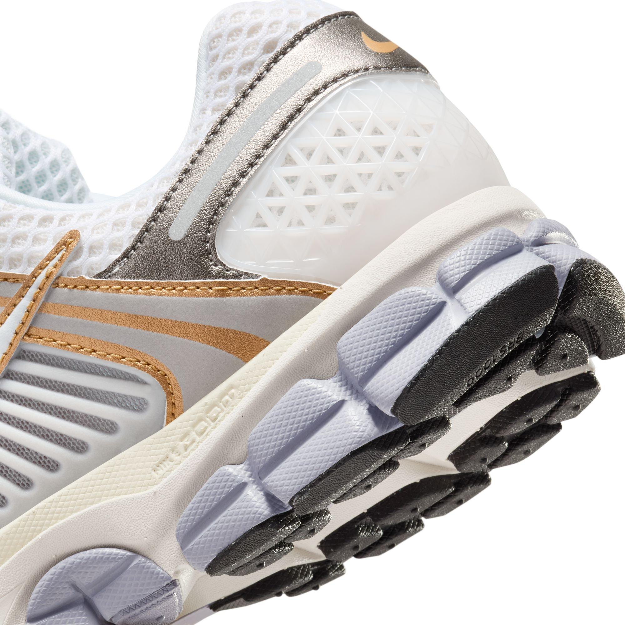 Nike Zoom Vomero 5 "Platinum Tint/White/MTLC Pewter" Men's Shoe - WHITE/BLACK/GREY Thumbnail View 12