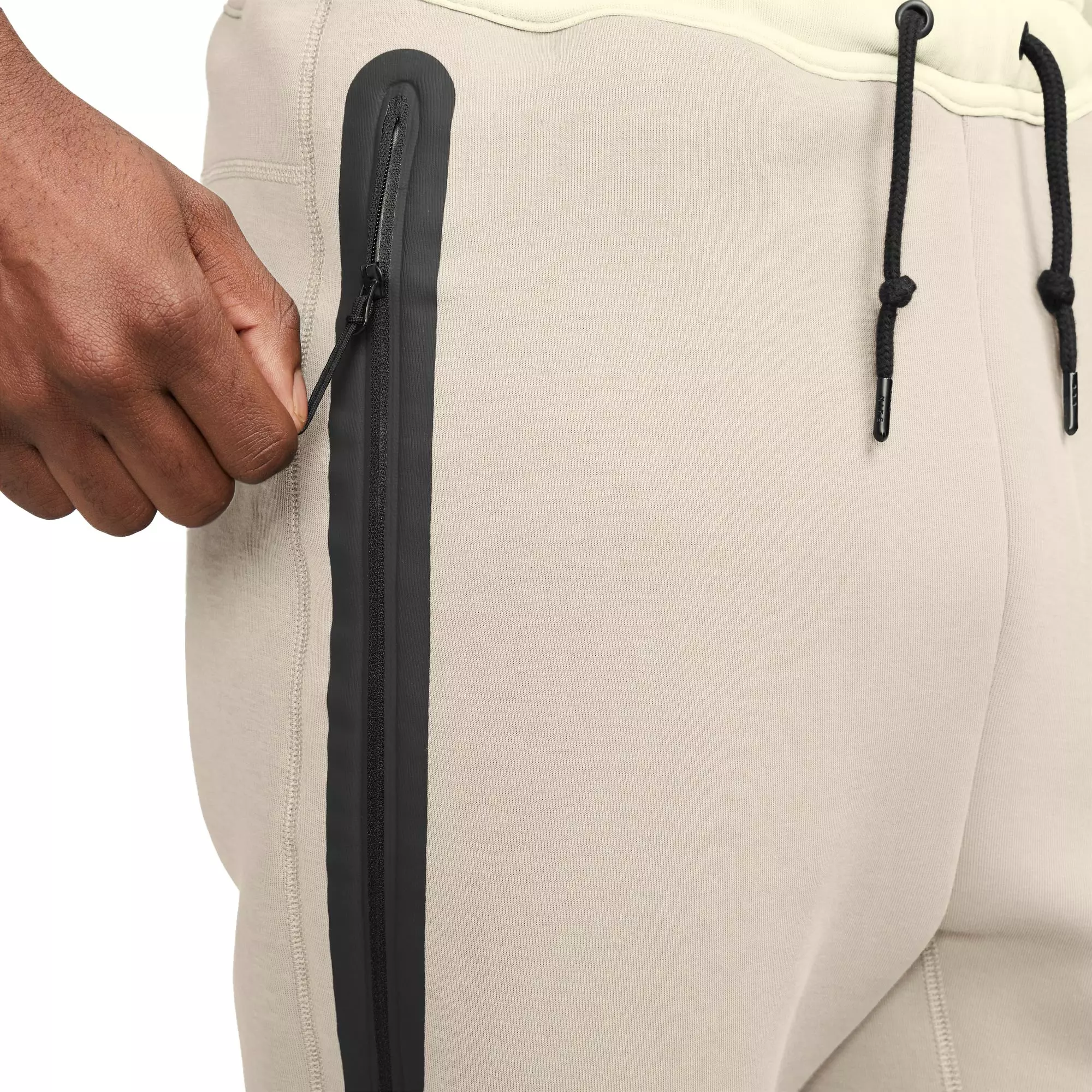 Nike Men's Sportswear Tech Fleece Joggers-Brown - BROWN