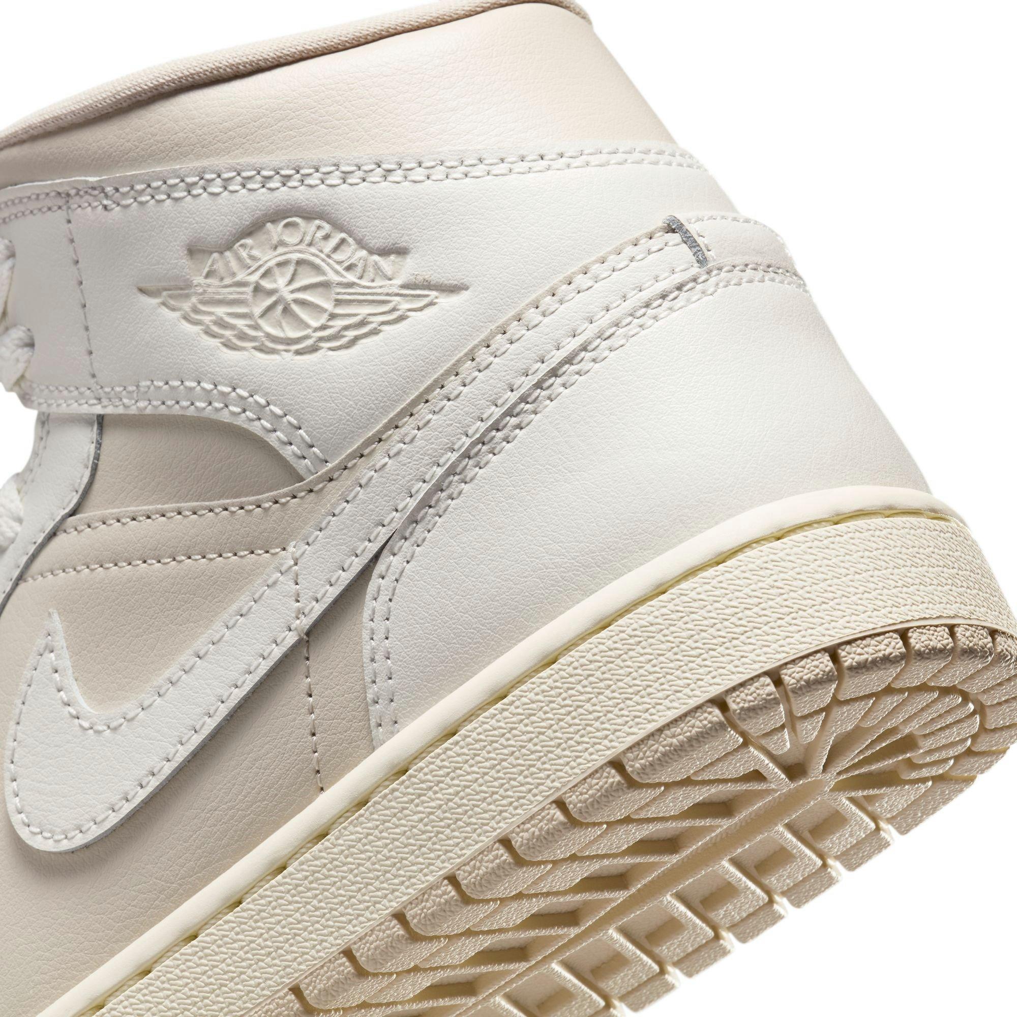 Jordan 1 Mid 