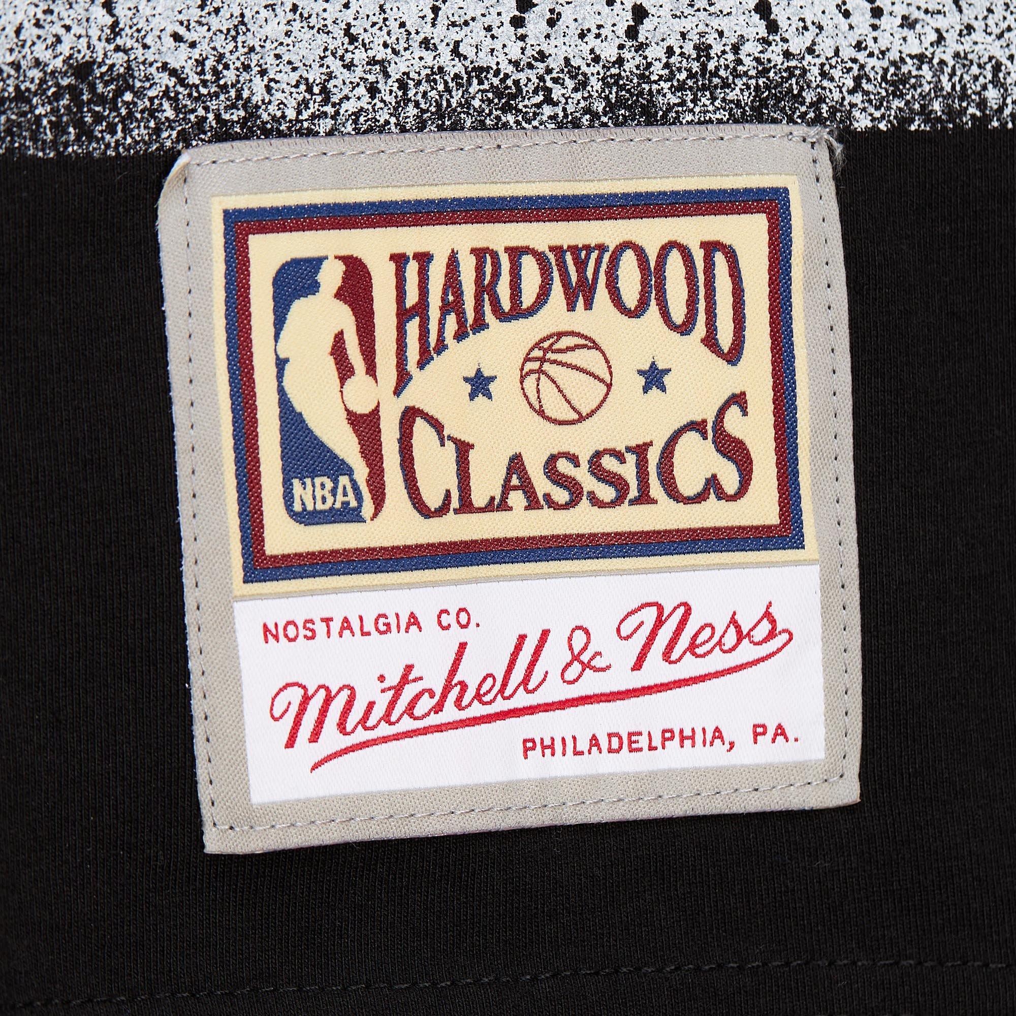 Mitchell & Ness Men's Chicago Bulls Vintage Oversize Short Sleeve Top - BLACK Thumbnail View 5