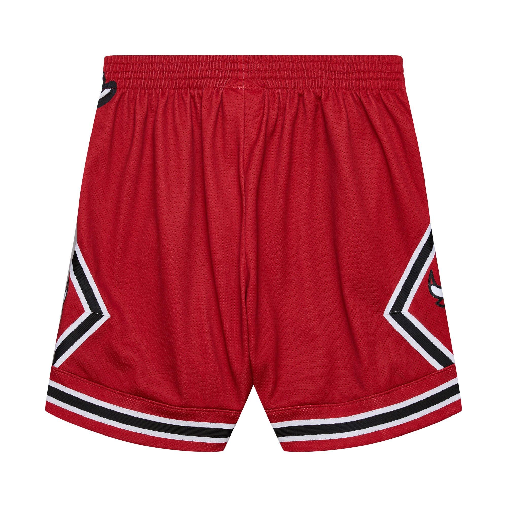 Mitchell & Ness Men's Chicago Bulls 7" Big Logo Shorts - RED Thumbnail View 2