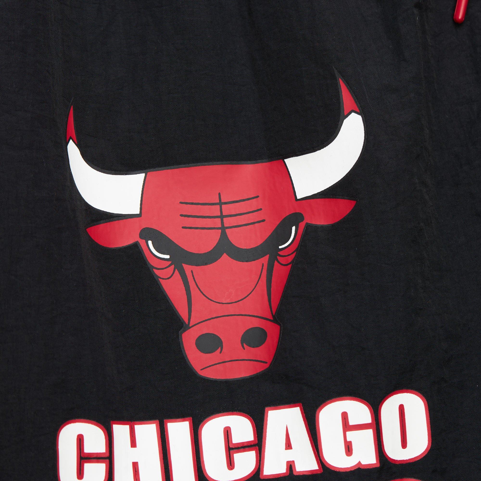 Mitchell & Ness Men's Chicago Bulls Vintage Nylon Shorts - BLACK Thumbnail View 3