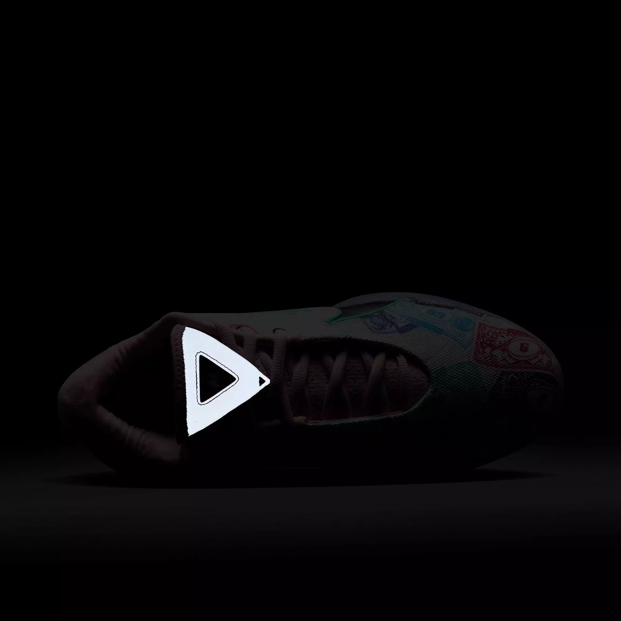 Nike LeBron XXII "Currency" Men's Basketball Shoe - BALTIC BLUE/GREEN GLOW/PINK FOAM