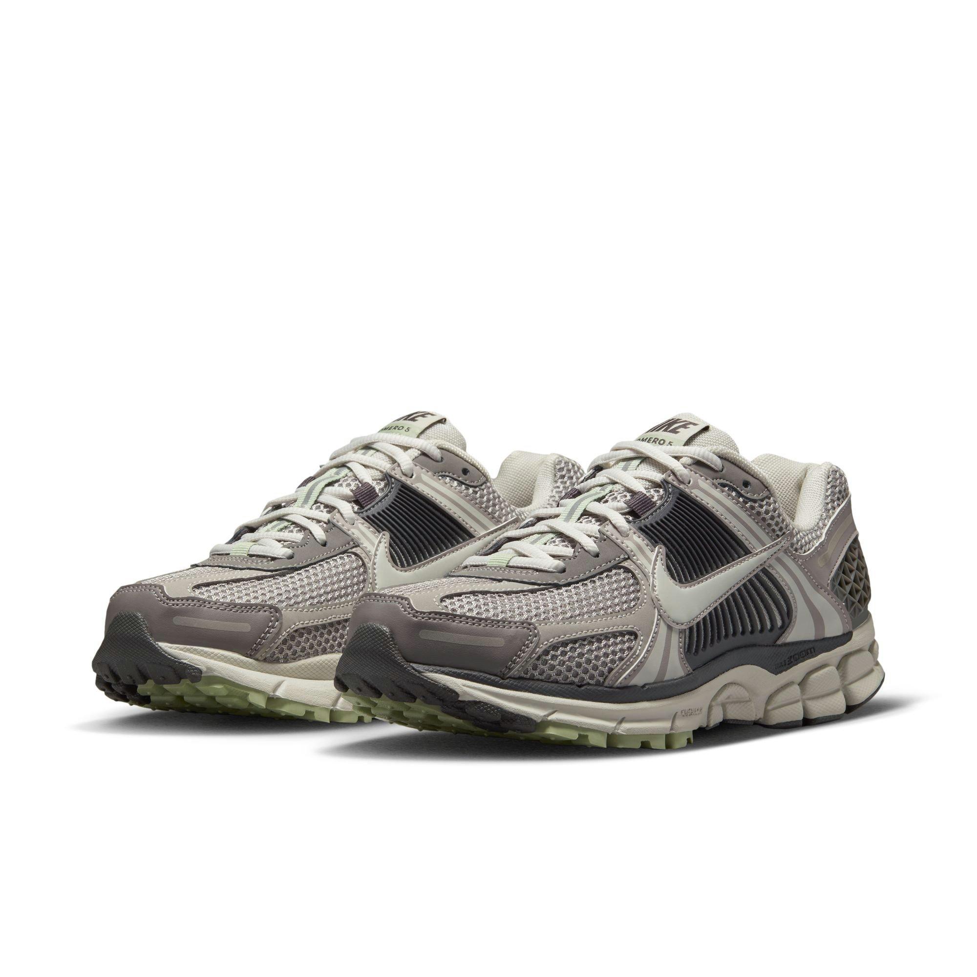 Nike Zoom Vomero 5 "Cobblestone/Light Bone" Women's Shoe - BROWN/WHITE Thumbnail View 4