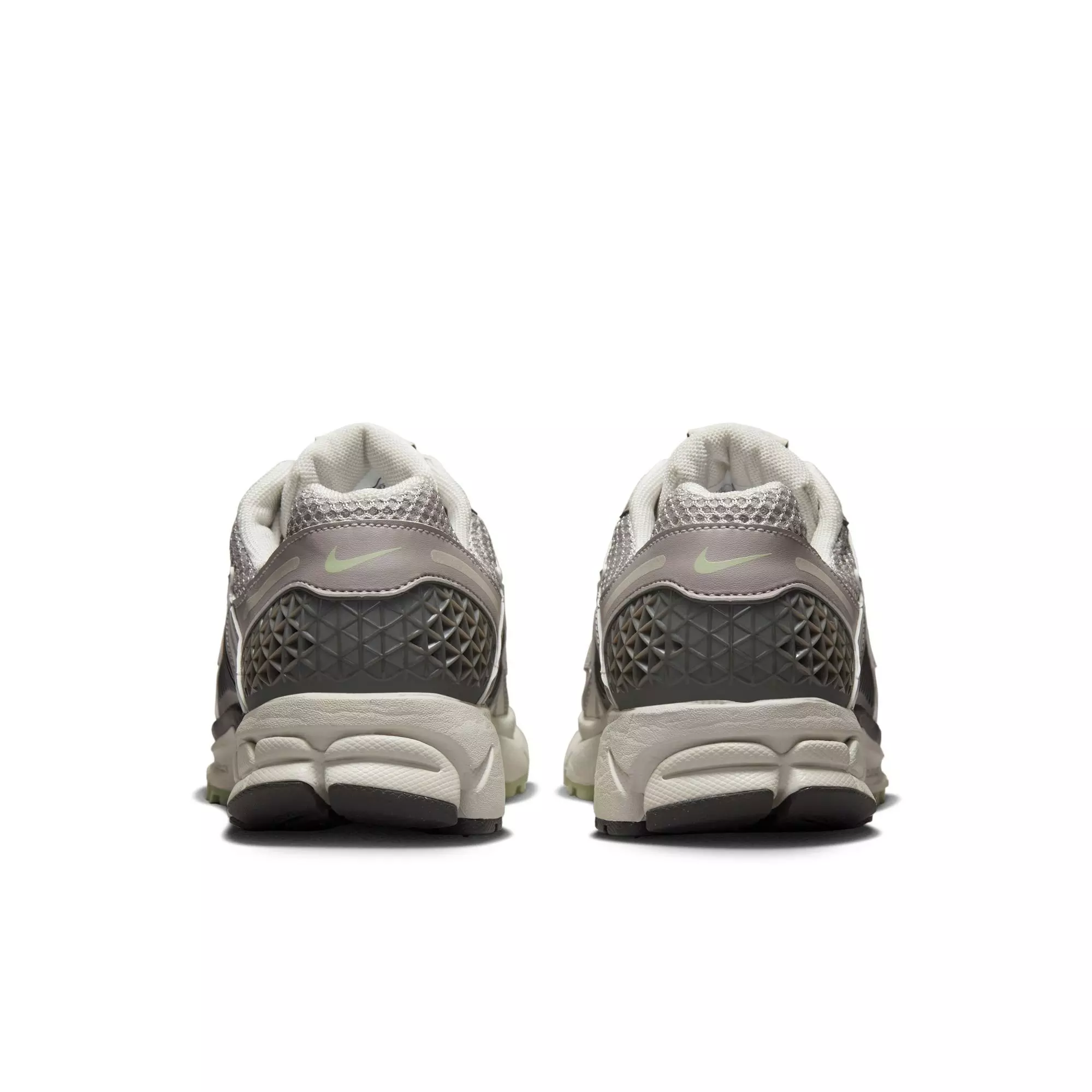 Nike Zoom Vomero 5 "Cobblestone/Light Bone" Women's Shoe - BROWN/WHITE