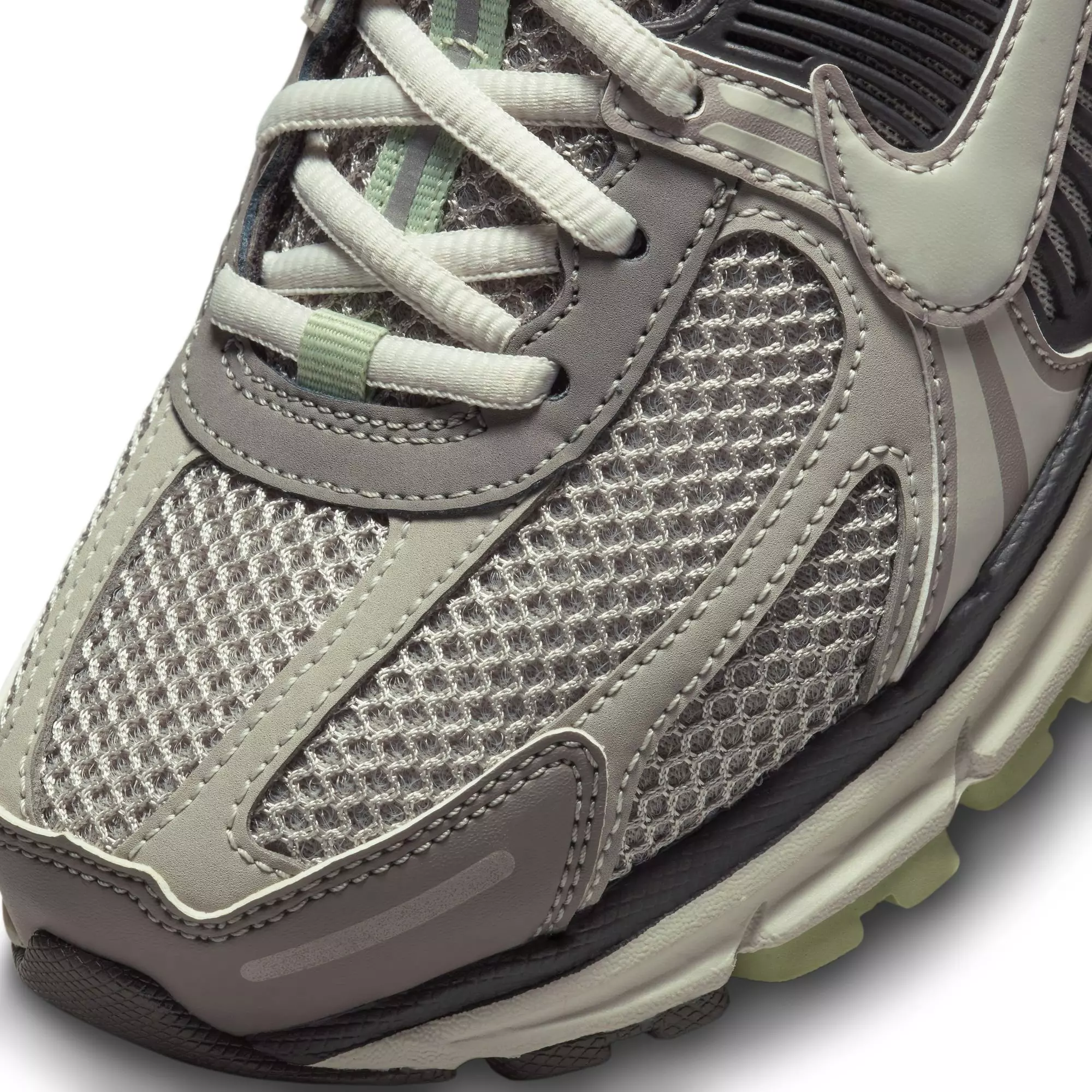 Nike Zoom Vomero 5 "Cobblestone/Light Bone" Women's Shoe - BROWN/WHITE