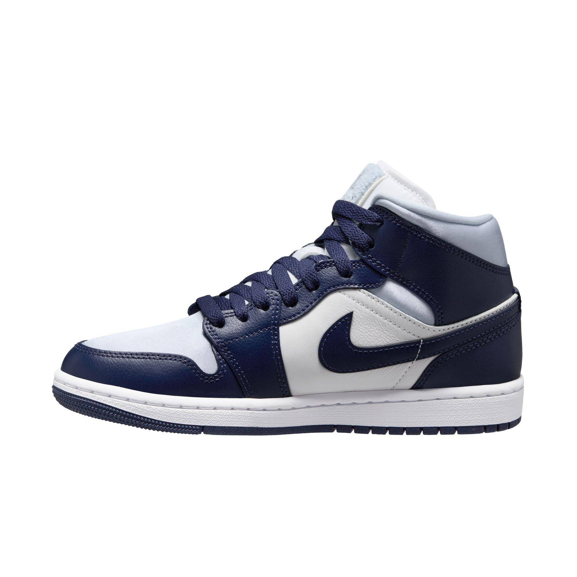 Jordan 1 Mid SE "Football Grey/Midnight Navy/White" Women's Shoe - GREY/NAVY Thumbnail View 3