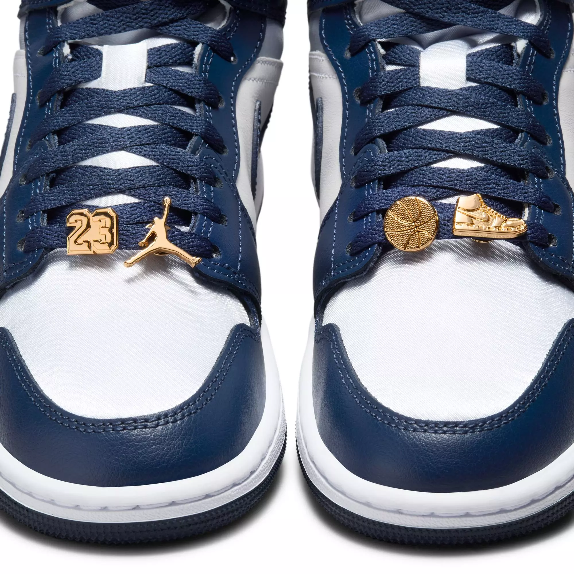 Jordan 1 Mid SE "Football Grey/Midnight Navy/White" Women's Shoe - GREY/NAVY