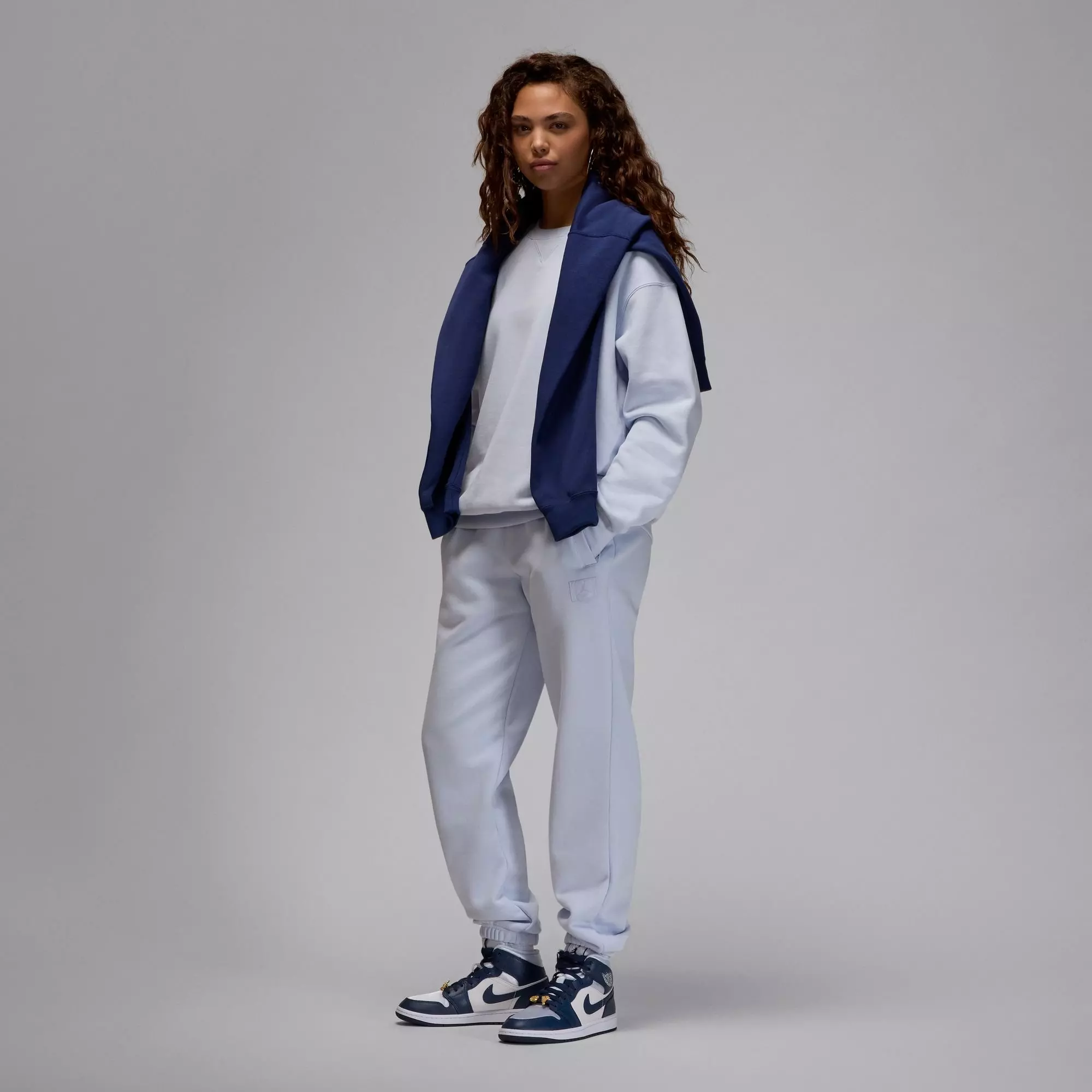 Jordan 1 Mid SE "Football Grey/Midnight Navy/White" Women's Shoe - GREY/NAVY