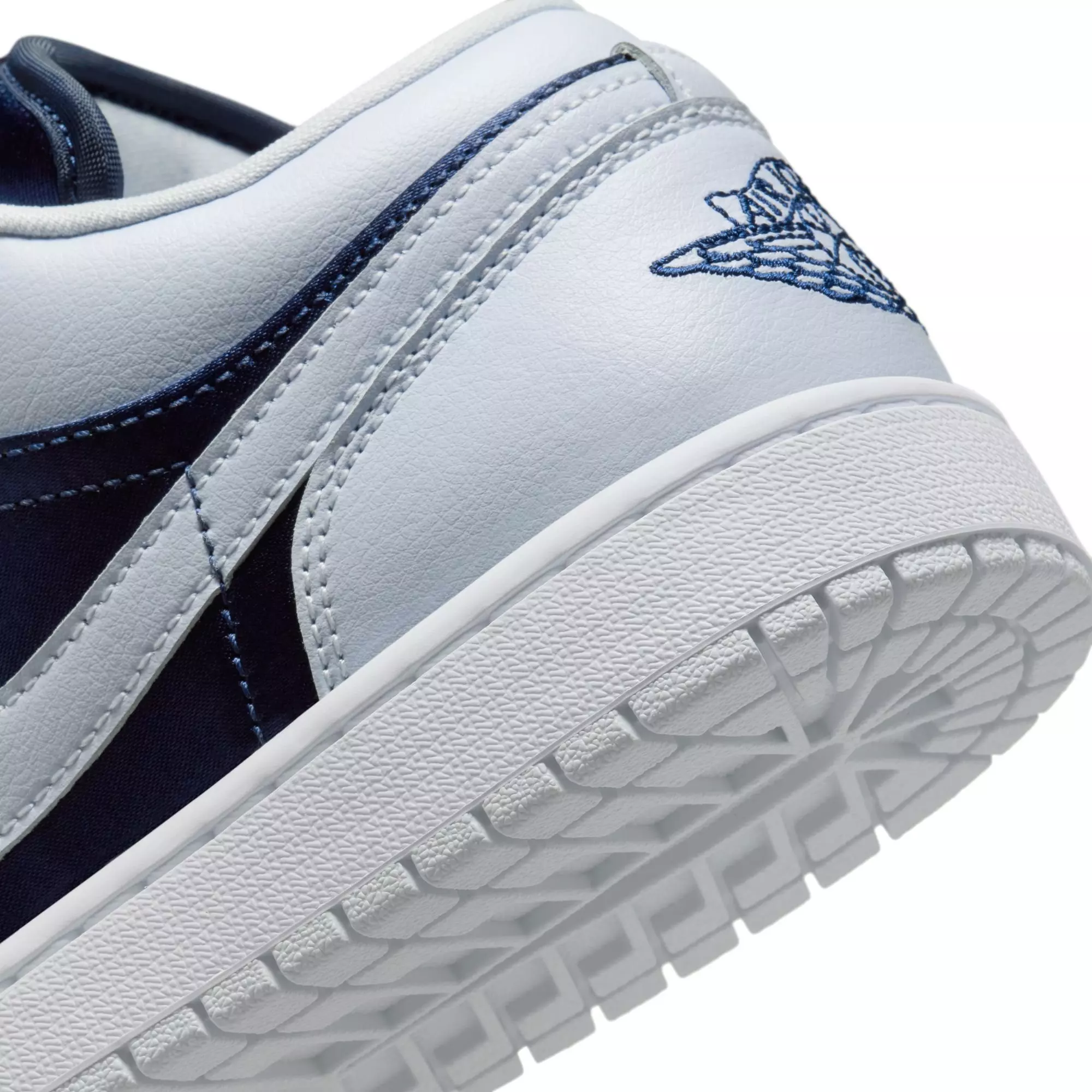 Jordan 1 Low SE "Football Grey/Midnight Navy/White" Women's Shoe - GREY/NAVY