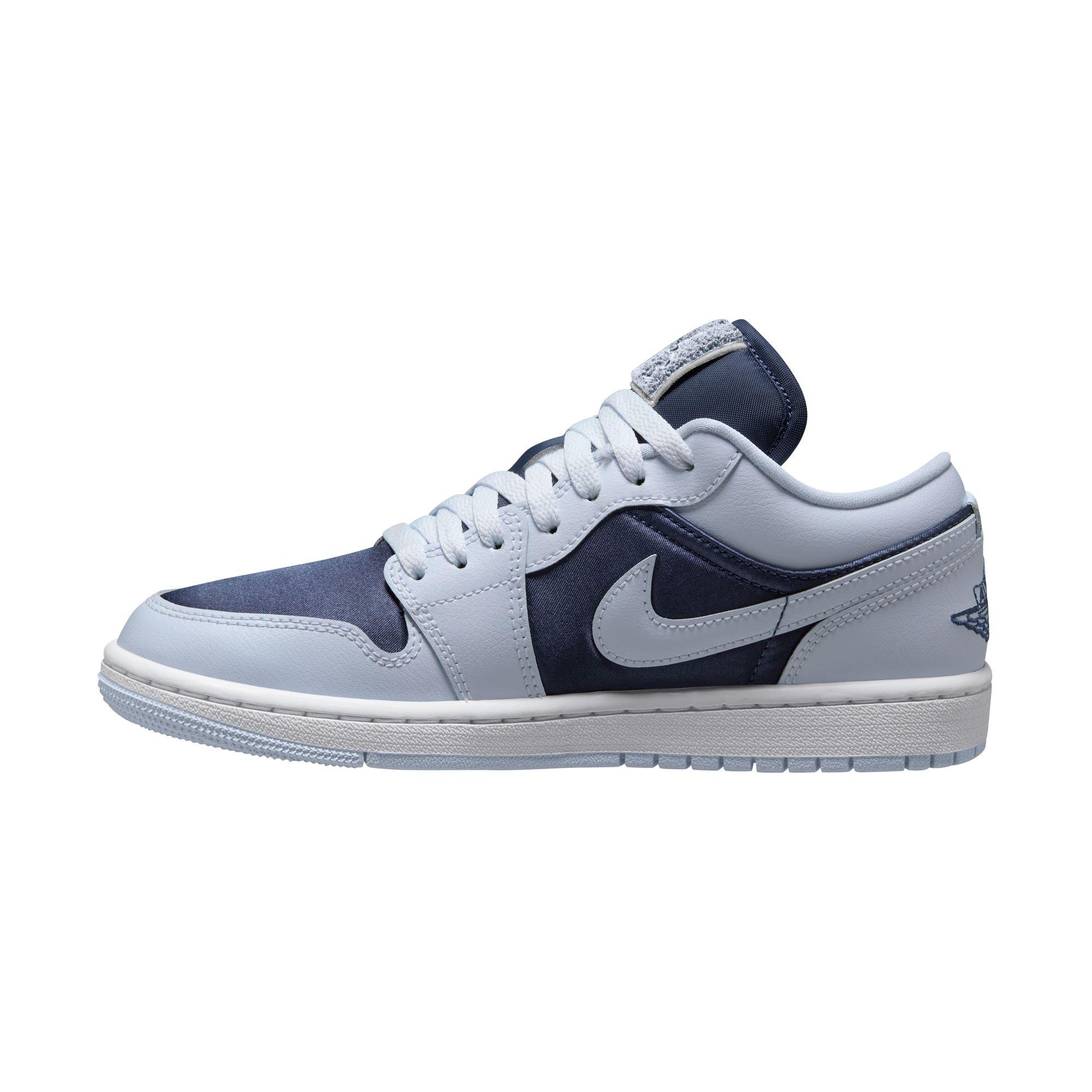 Jordan 1 Low SE "Football Grey/Midnight Navy/White" Women's Shoe - GREY/NAVY Thumbnail View 4
