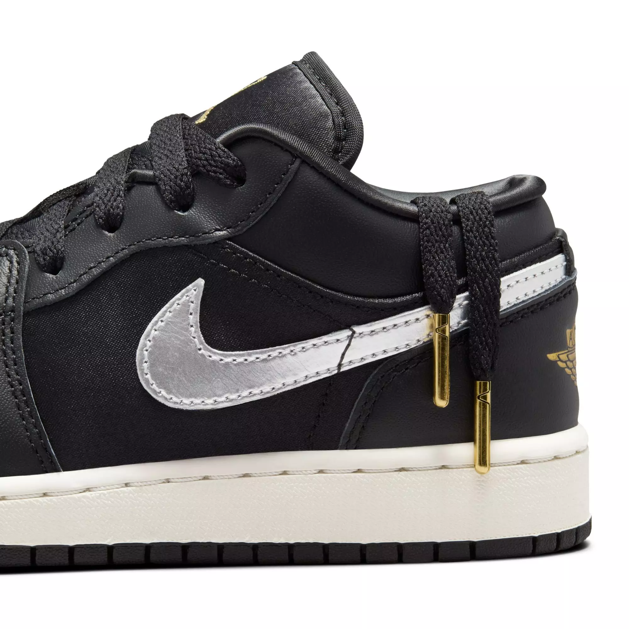 Jordan 1 Low SE "Black/Metallic Silver/Sail/Metallic Gold" Grade School Boys' Shoe - BLACK/SILVER
