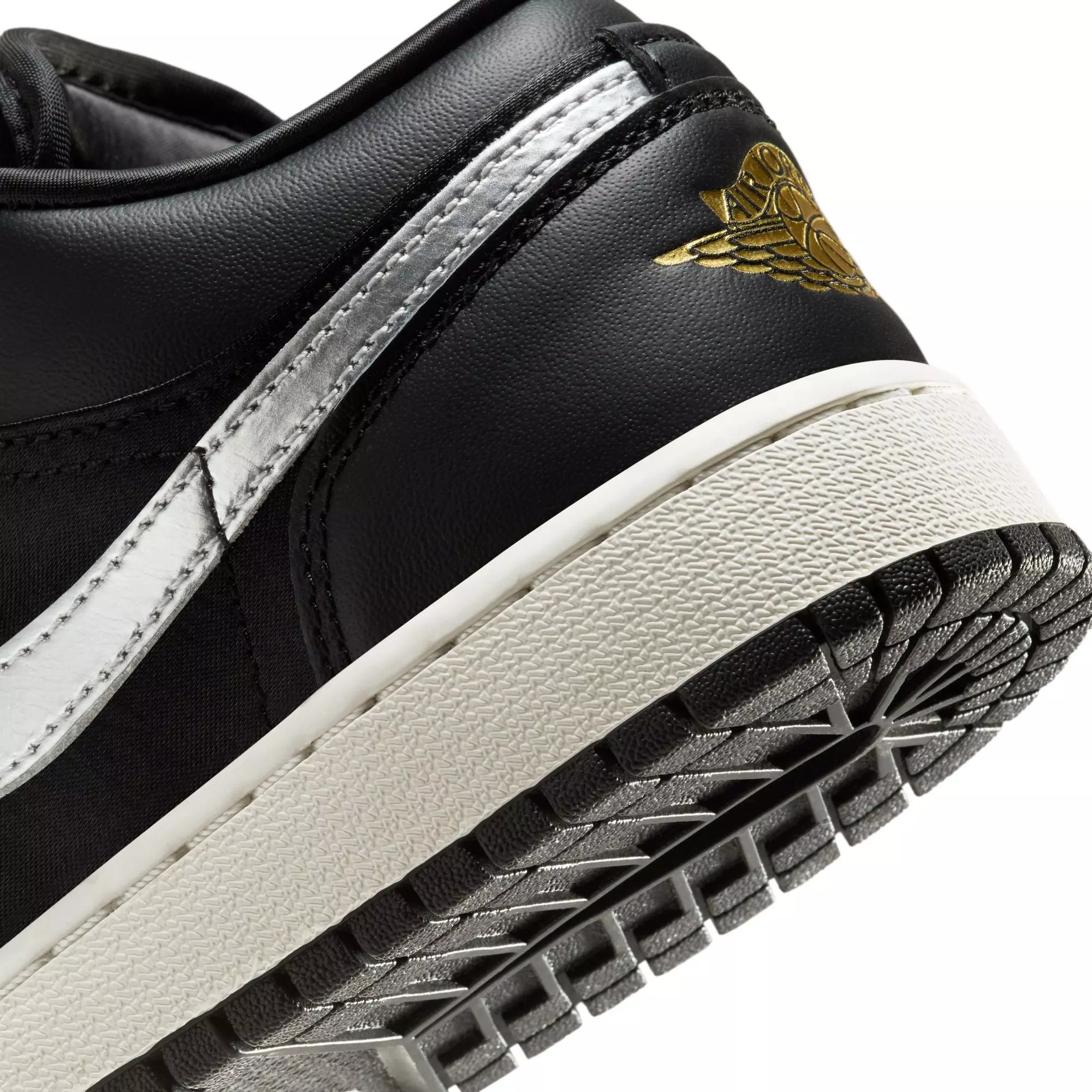 Jordan 1 Low SE "Black/Metallic Silver/Sail/Metallic Gold" Grade School Boys' Shoe - BLACK/SILVER