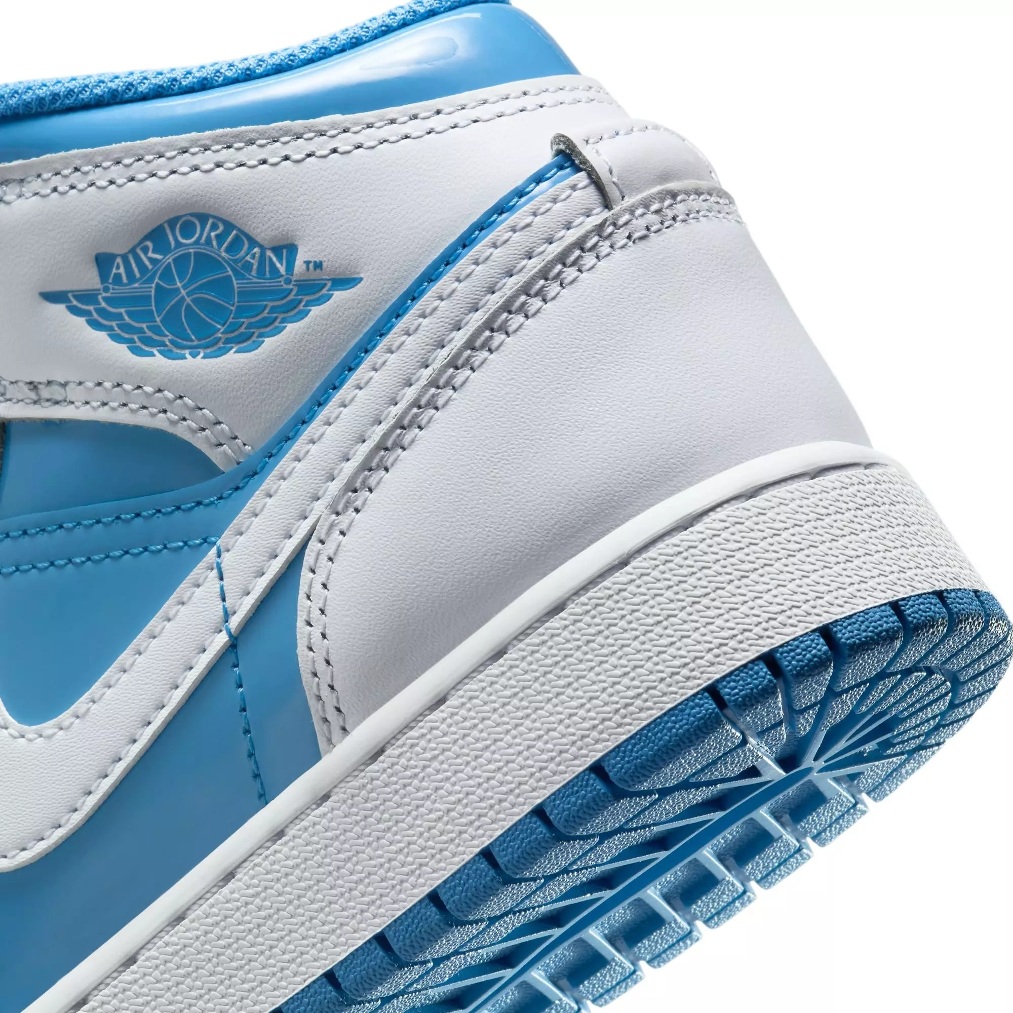 Jordan 1 Mid SE "White/Legend Blue" Grade School Boys' Shoe - WHITE/BLUE