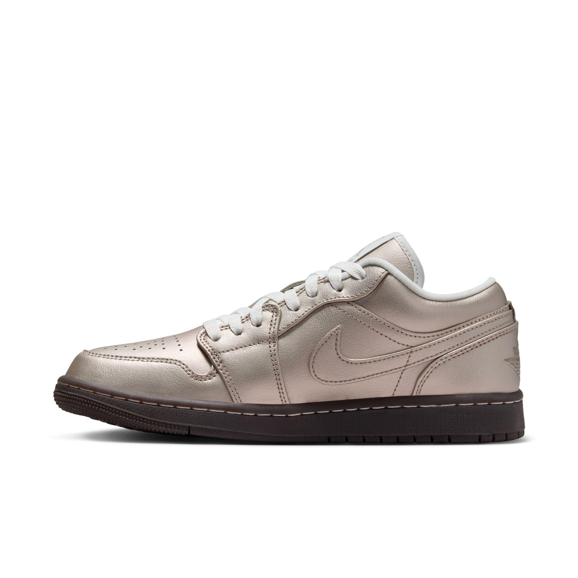 Jordan 1 Low SE "Metallic Zinc/Summit White" Women's Shoe - SILVER/BROWN Thumbnail View 4