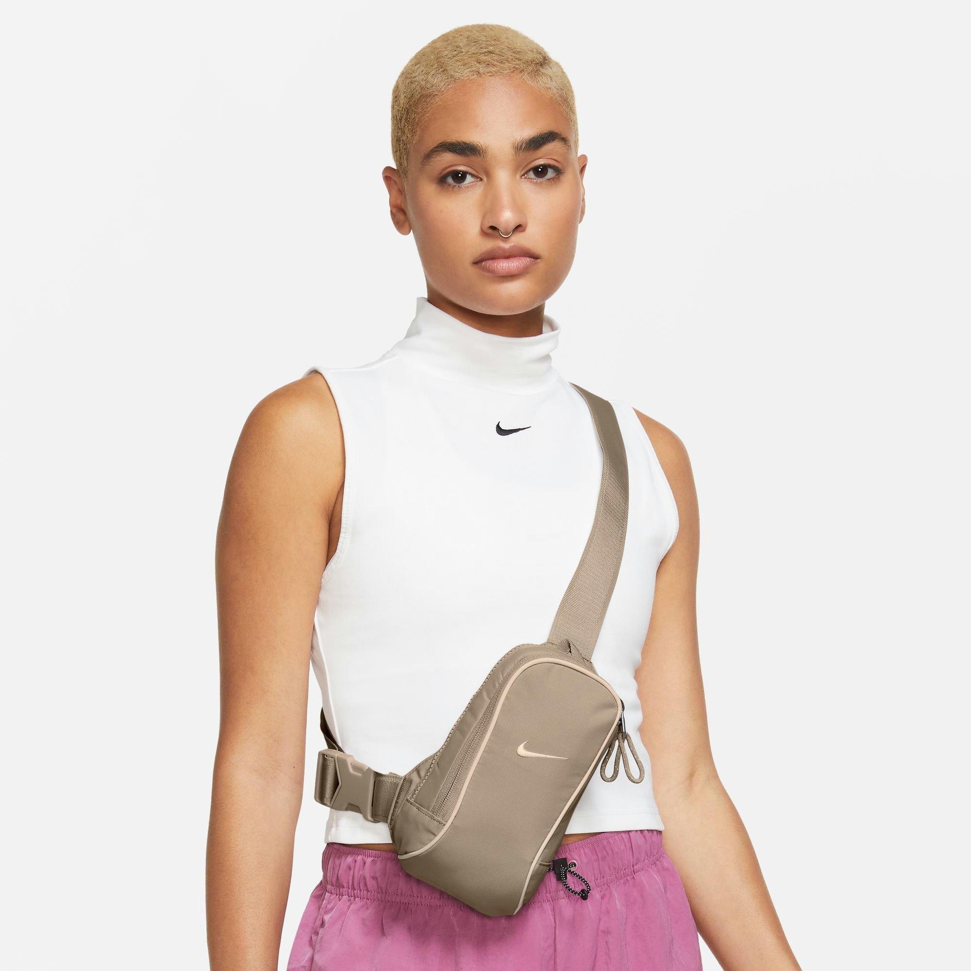 Nike Sportswear Essentials Crossbody Bag