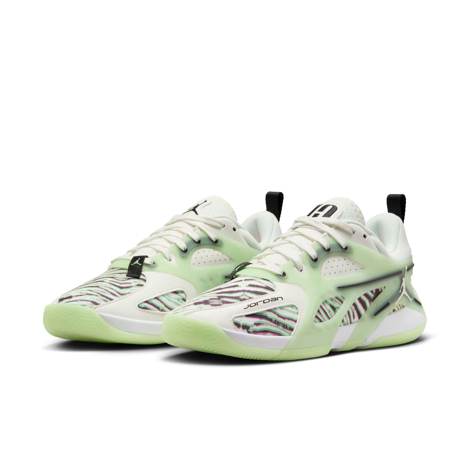 Jordan Heir "Vapor Green" Women's Basketball Shoe - SAIL/BLACK/VAPOR GREEN Thumbnail View 3