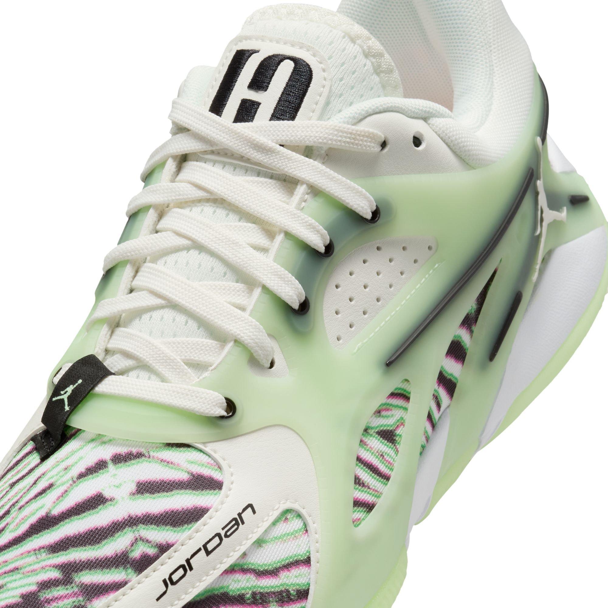 Jordan Heir "Vapor Green" Women's Basketball Shoe - SAIL/BLACK/VAPOR GREEN Thumbnail View 4