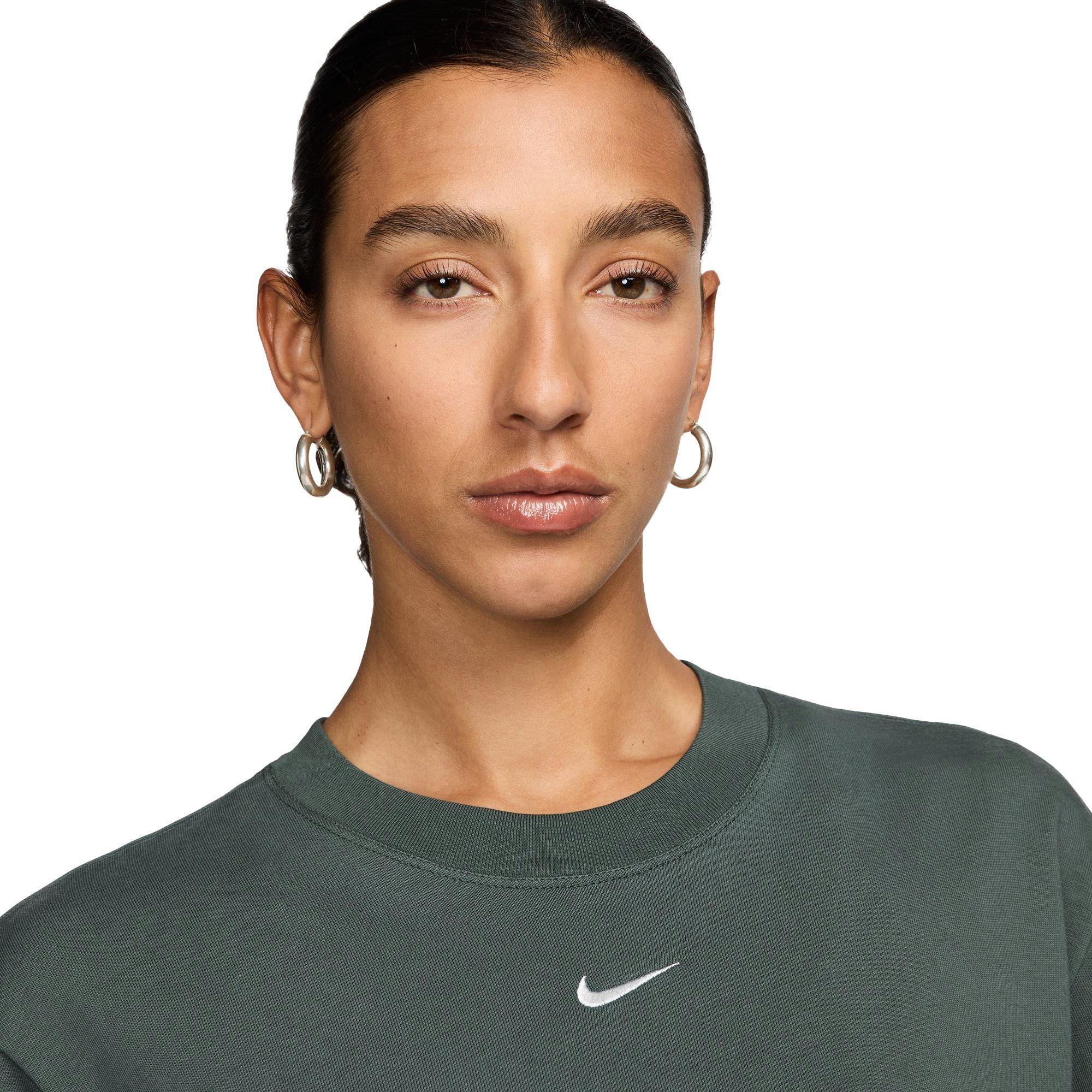 Nike Women's Sportswear Essential Boxy Tee