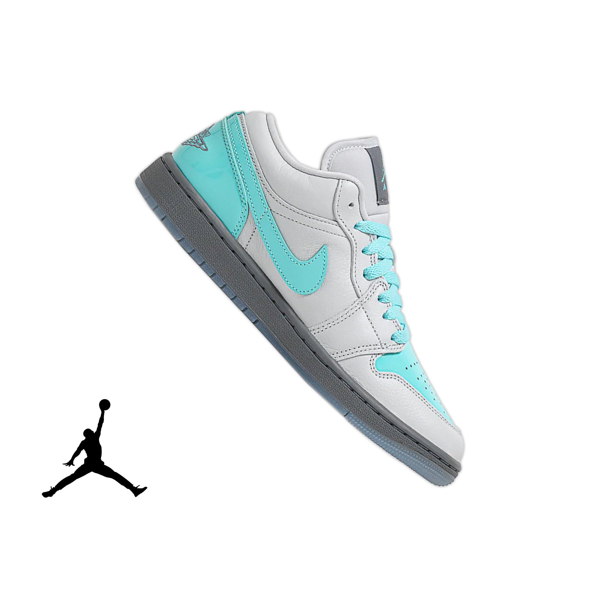 Jordan 1 Low SE "Photon Dust" Women's Shoe - PHOTON DUST/AURORA GREEN/SMOKE GREY