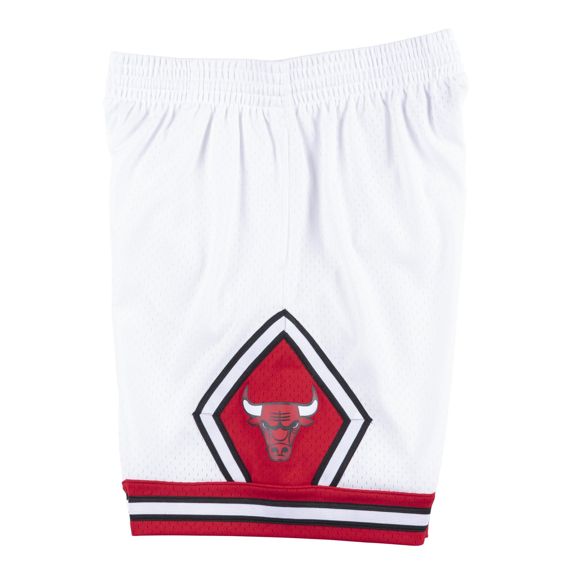 إبراهيم القرشي Mitchell & Ness Men's Chicago Bulls Swingman Shorts - White إبراهيم القرشي