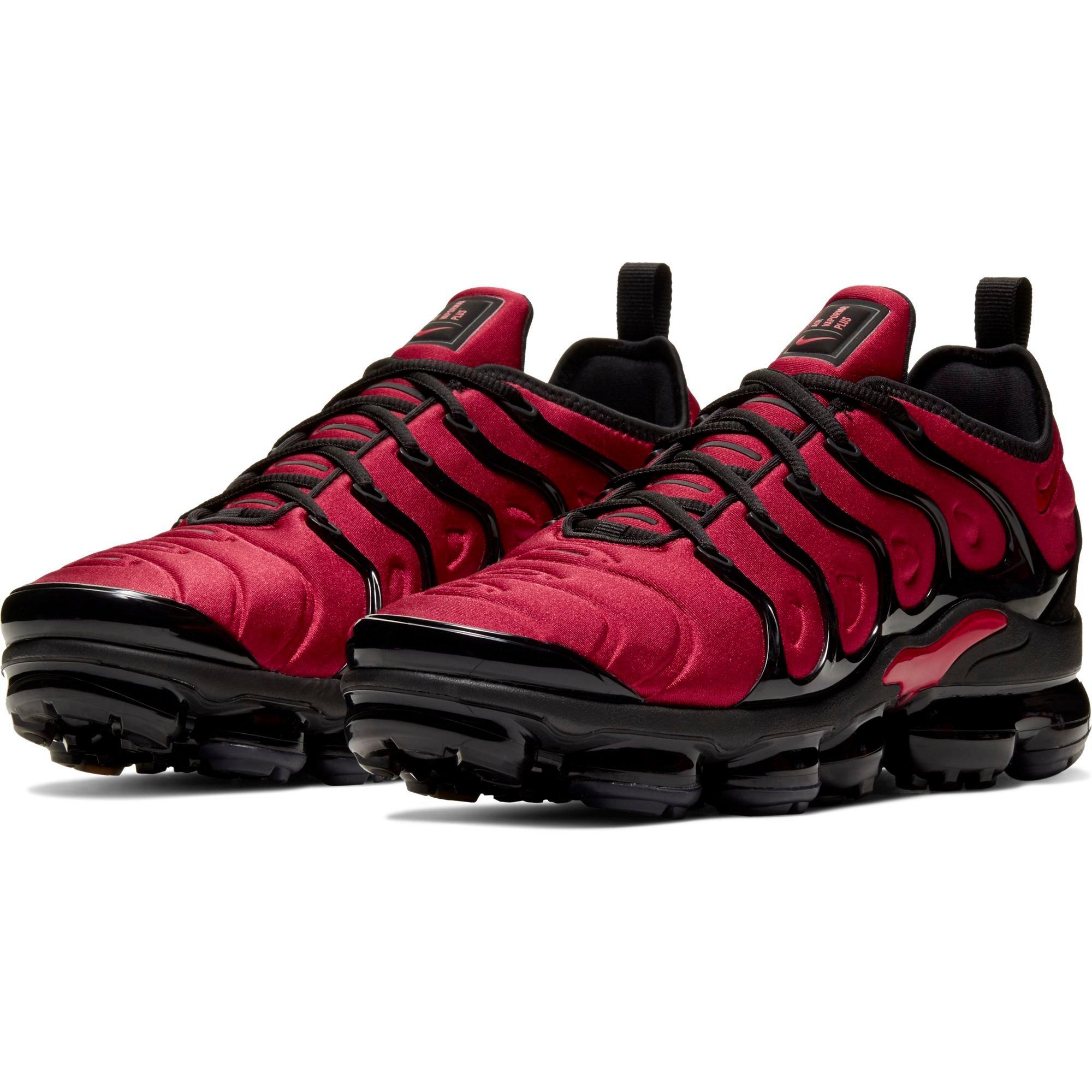 vapormax shoes black and red