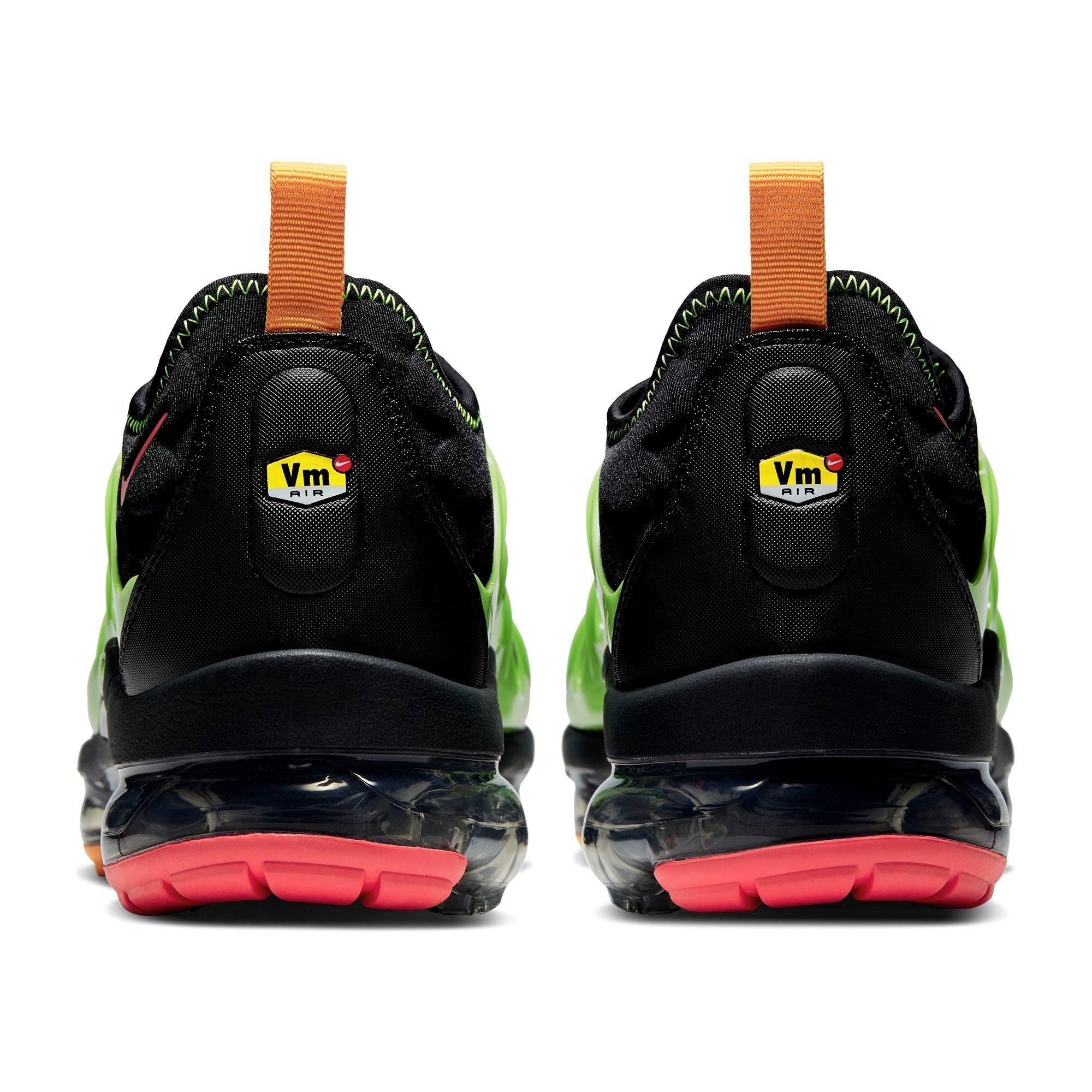 nike vapormax plus black and green