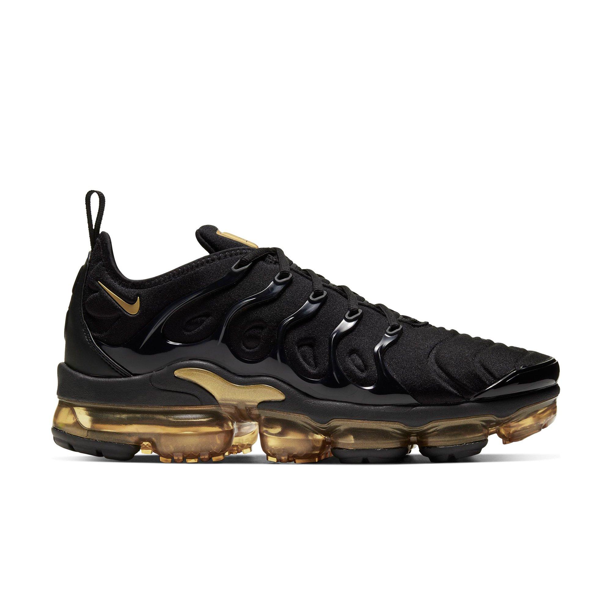 black and gold nike vapormax