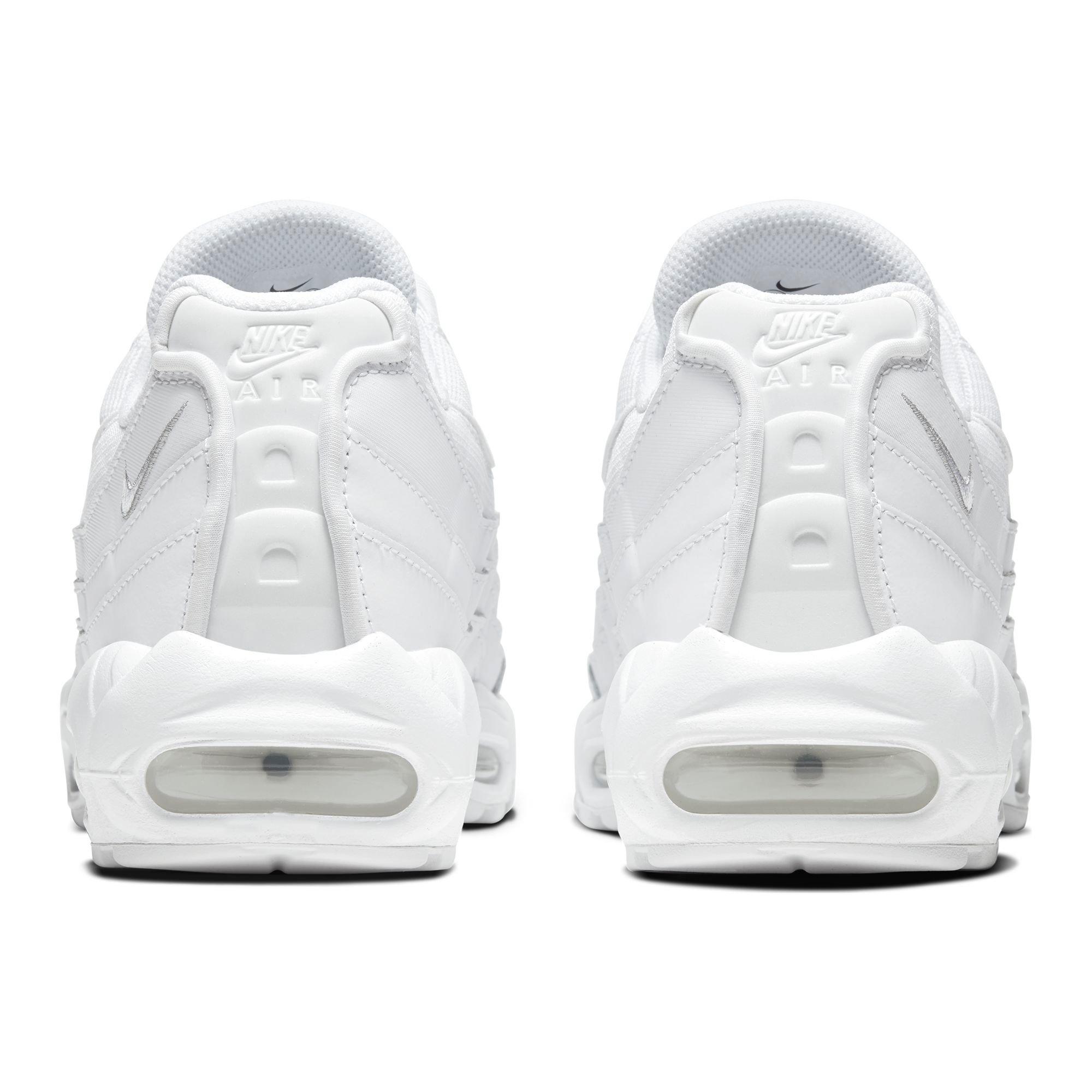 Sneakers Nike Air Max '95 Essential Yankees to a passer-by in