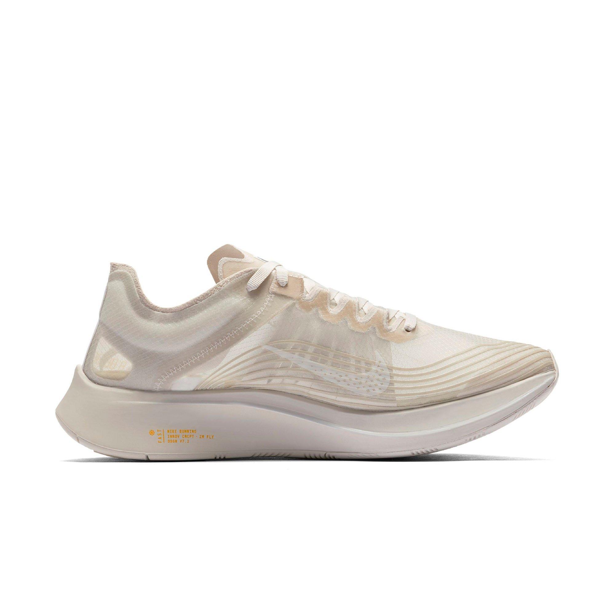 zoom fly sp light bone on feet