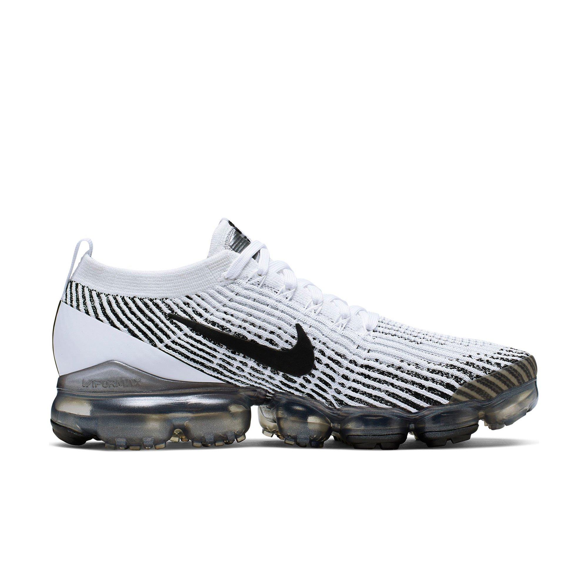 vapormax black and white