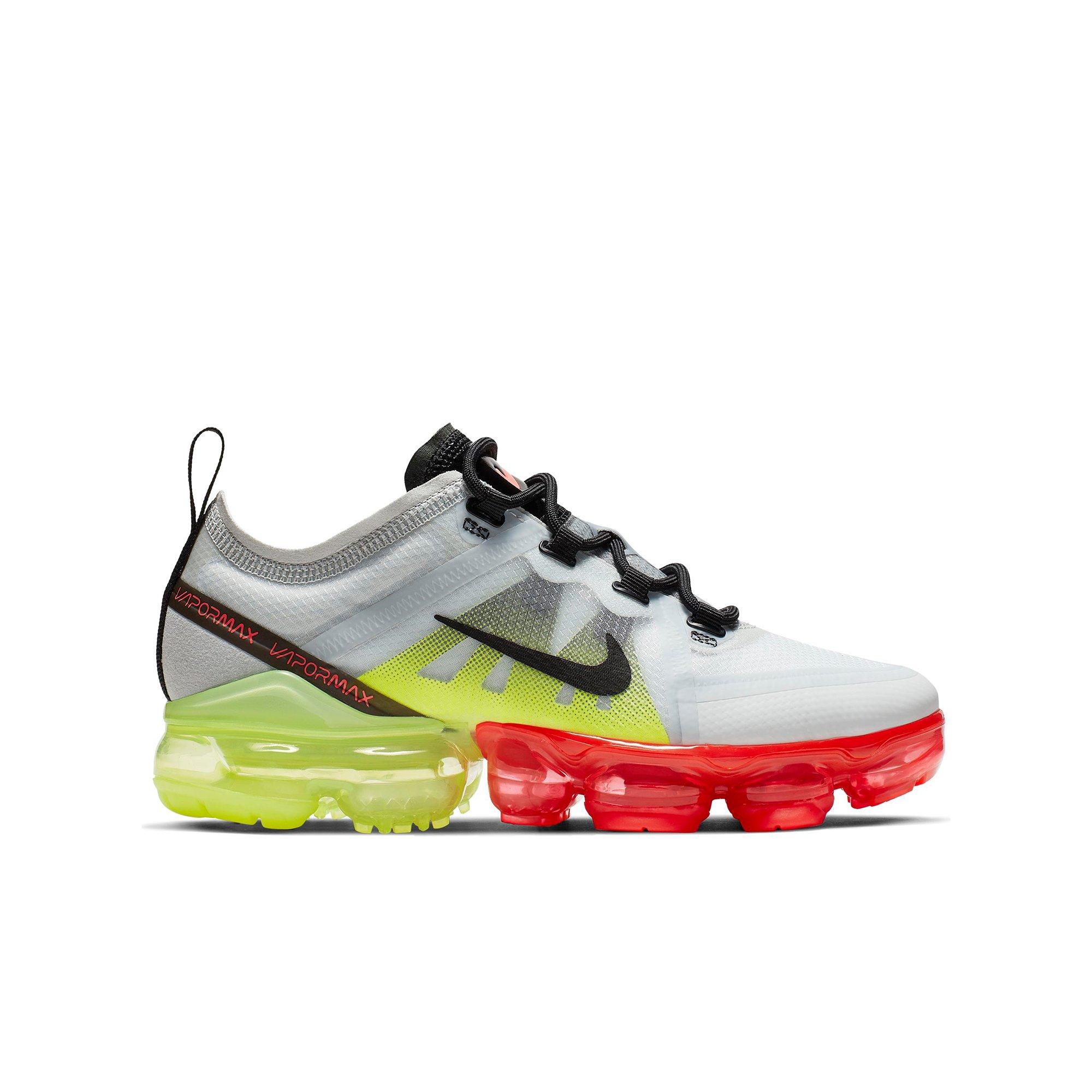 black vapormax plus grade school