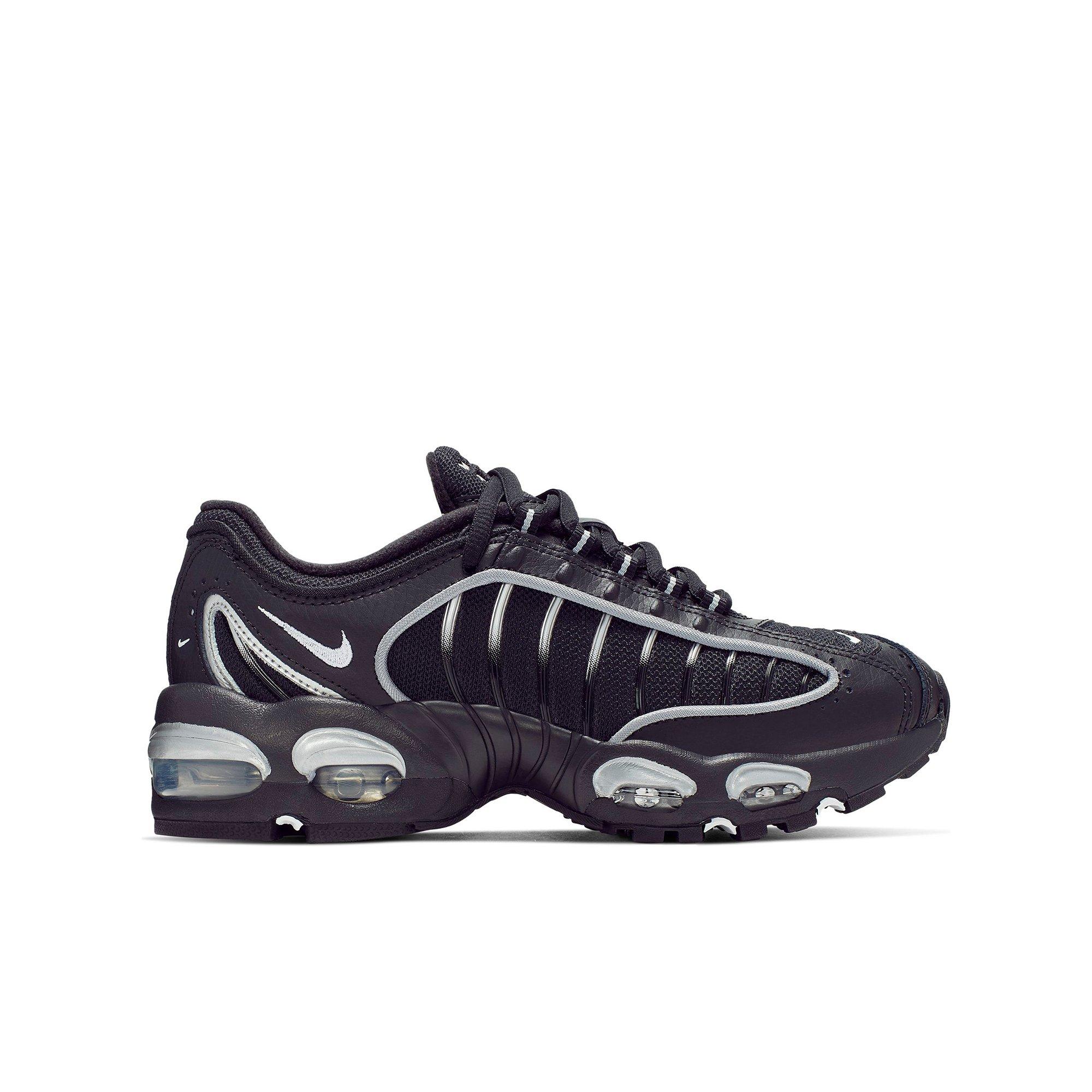 black nikes grade school