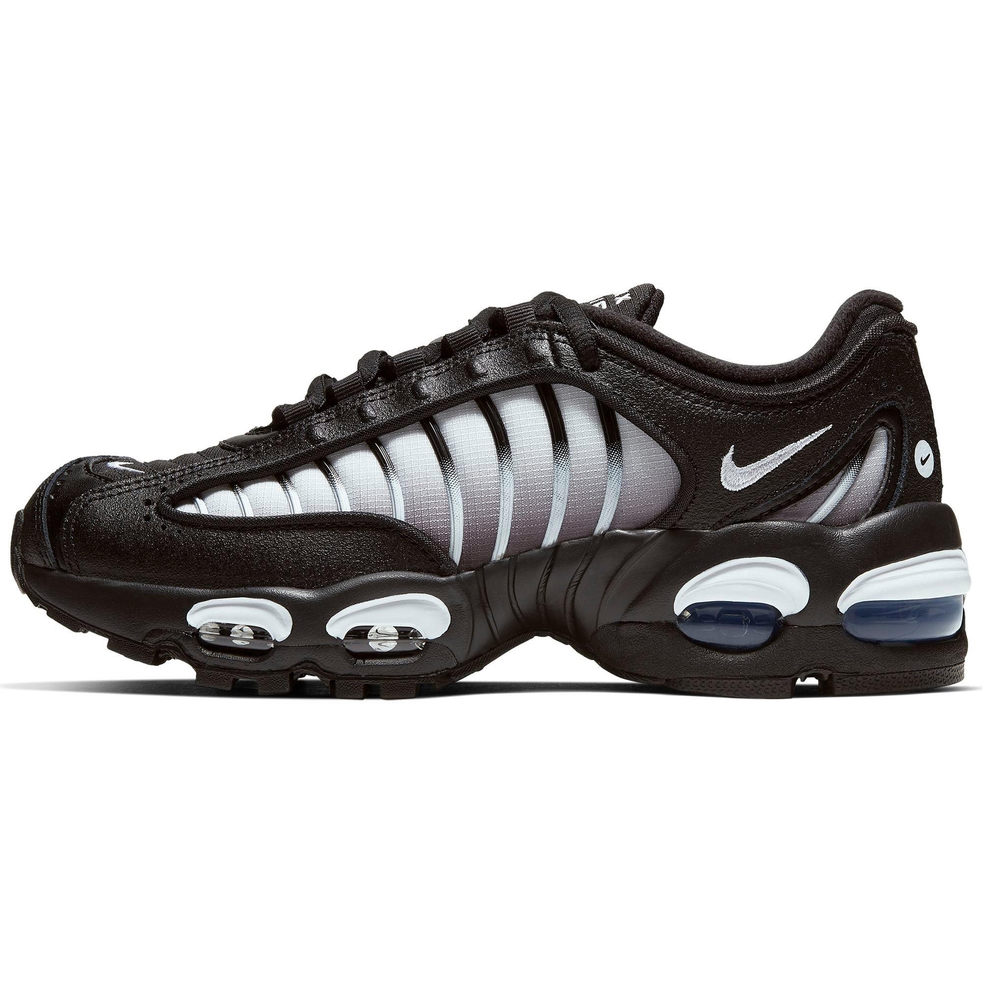 black white tailwinds