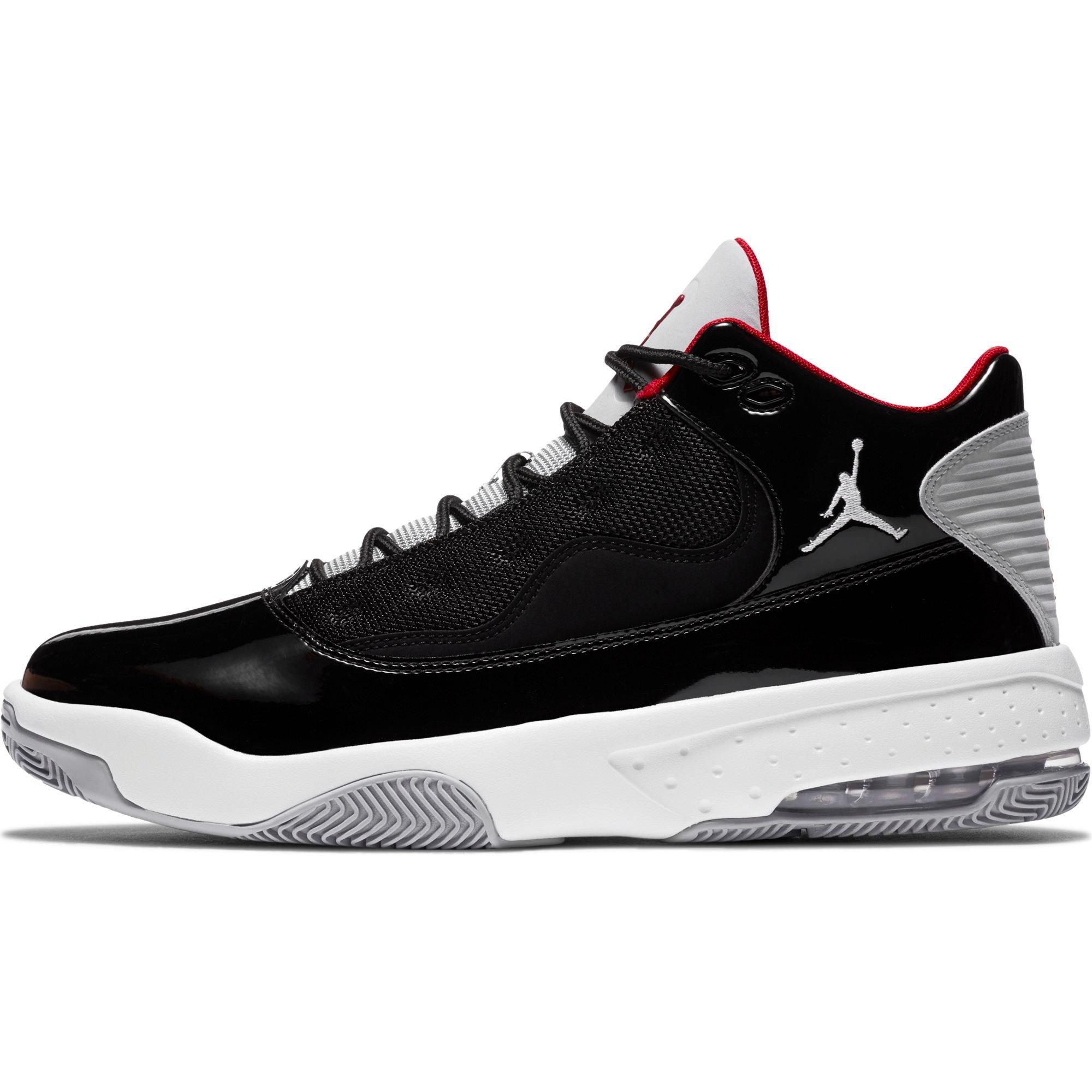 jordan max aura black and white