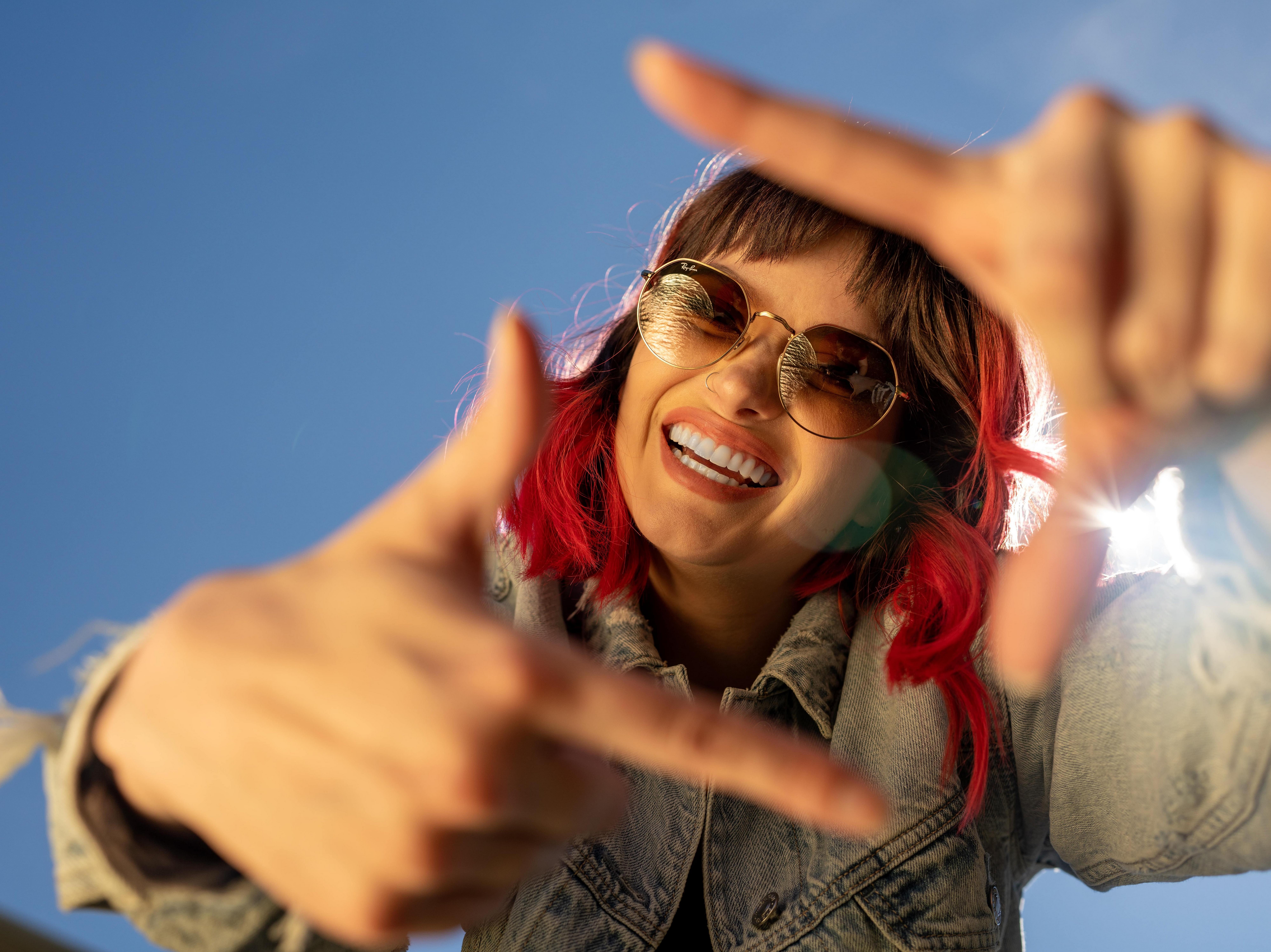 Woman in Rayban sunglasses