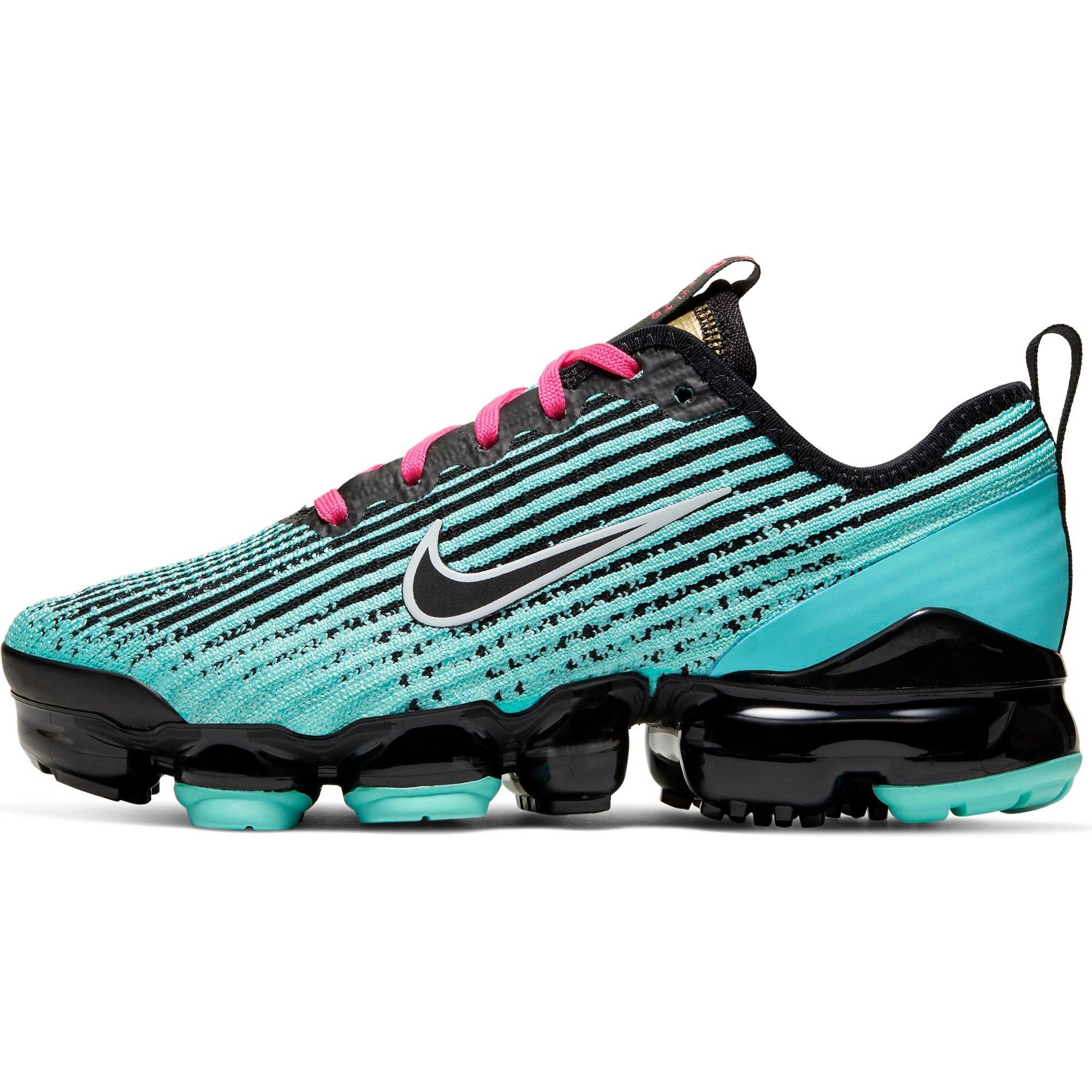black vapormax grade school