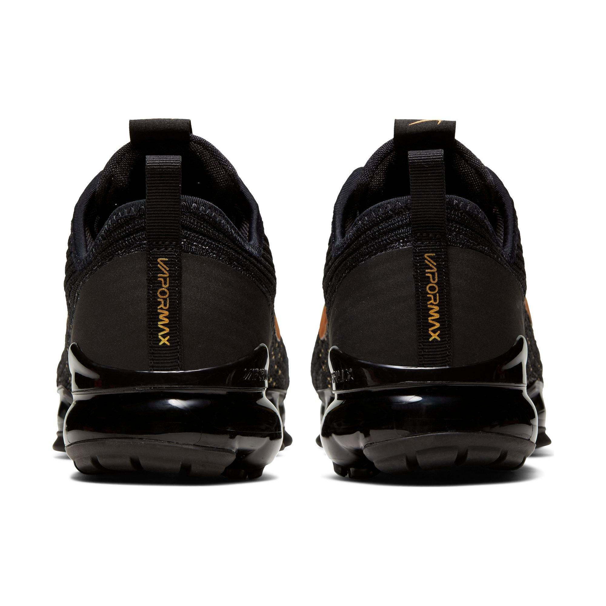 vapormax triple black flyknit