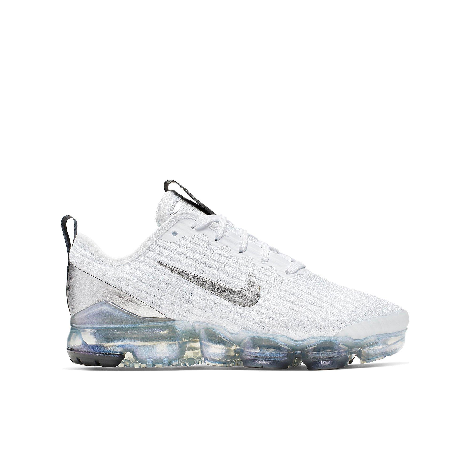 white nike vapormax junior